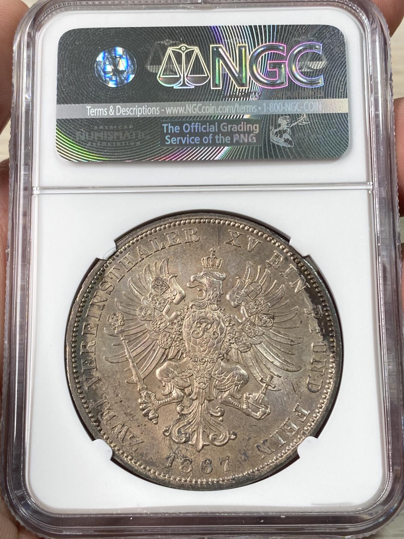 万国钱币拍卖第060期（万国六十期纪念大拍） NGC MS64 1867普鲁士威廉一世鹰徽2泰勒 普鲁士经典名誉品种 如彩虹般绚烂的原始包浆洒满整个币面 在光线下的每次转动都是一种视觉享受 上手极其惊艳的一枚 所见最美