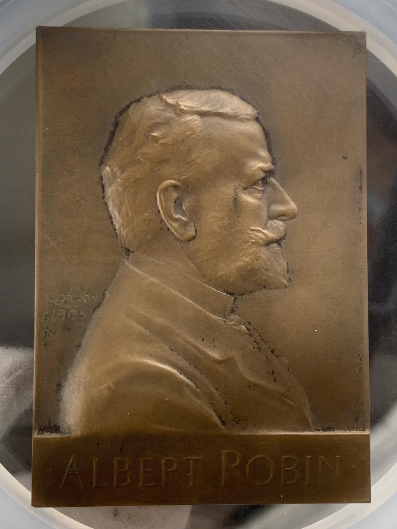 掌中浮雕-藏着的欧洲第051场 NGC MS63 : 1905年法国巴黎医学院教授艾伯特•罗宾纪念铜章 ，73 X 51mm