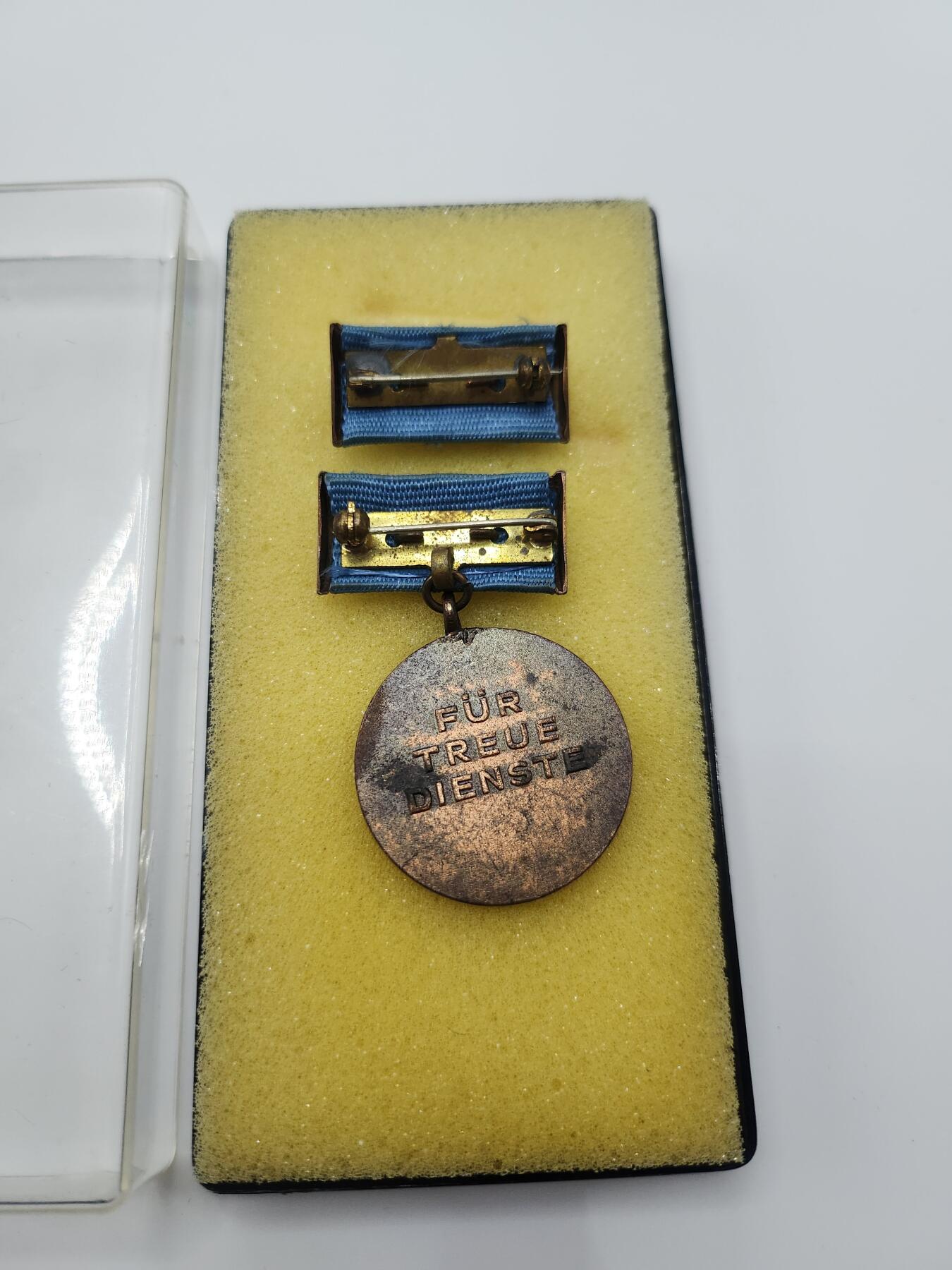 南水社首场拍卖 民主德国铜级铁路服务奖章 盒略章齐全完好 早期版本