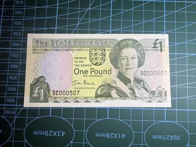 【炜奕收藏】，第五十八期，英属第三场 - 2000年泽西岛1镑，UNC品相，百位号