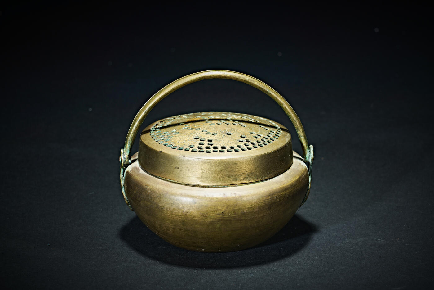 上海都达杂项专场九（全场包邮） 清 铜刻鸳鸯手炉清 铜刻鸳鸯手炉1-389