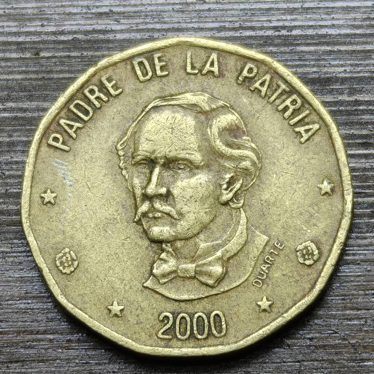 【铜匠收藏】★第141★散币专场 不寄存，30包邮。不满30元，支付5元运费。《接受代拍 代送NGC评级》 63【无寄存】多米尼亚 1992年 1比索