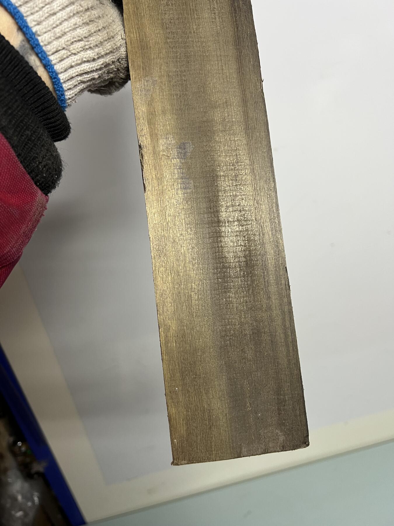 零元拍：NO.15 乌木金丝楠 可做镇尺 切牌子，无需打磨就已经金光闪闪。满金丝药香，尺寸约：49.5/7/3.5厚CM。