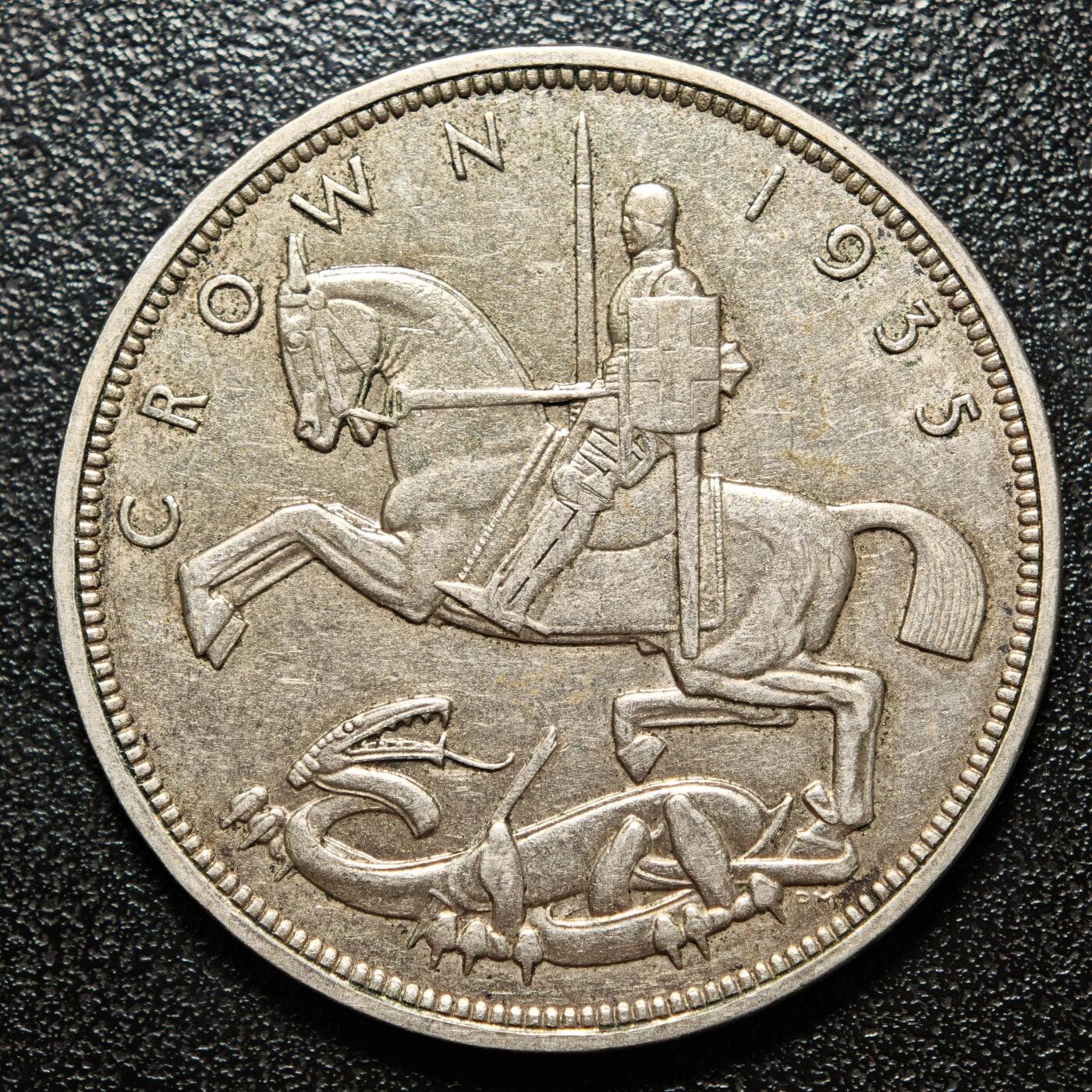 【德藏】世界币章拍卖第163期（拍品征集中~欢迎藏友联系） 1935年 英国乔治五世木马剑克朗银币 直径约：38.6mm；重约：28.2g