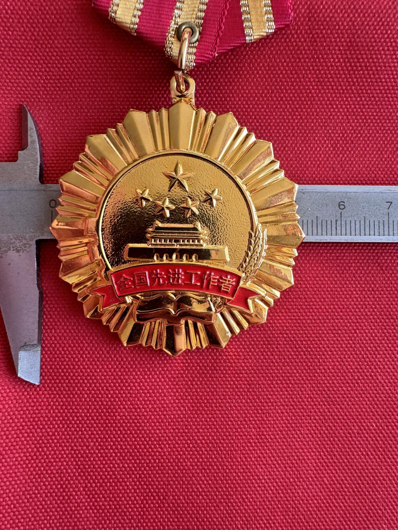 五哥徽章群   28号周三晚上八点4群联拍 铜章