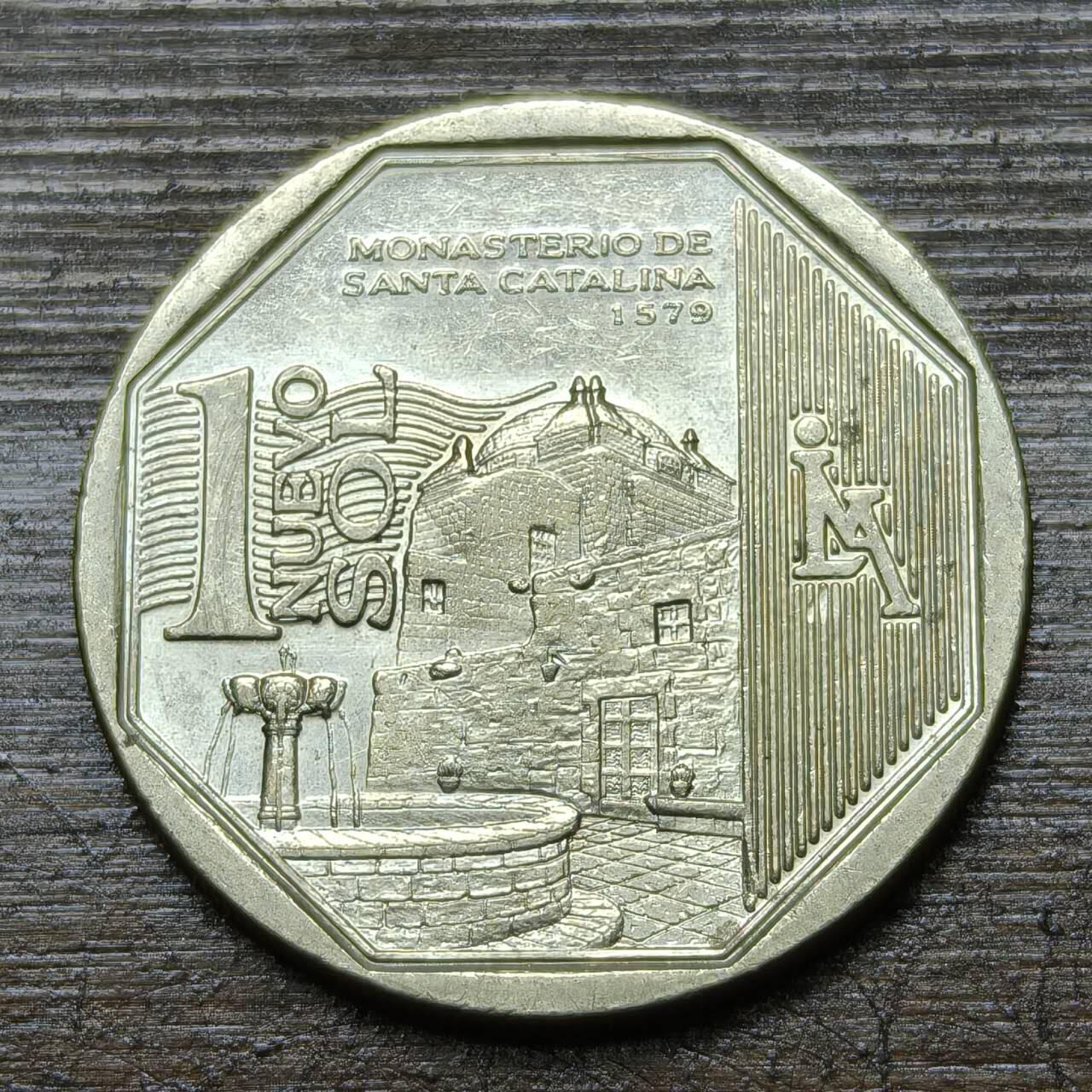 【铜匠收藏】★第141★散币专场 不寄存，30包邮。不满30元，支付5元运费。《接受代拍 代送NGC评级》 41【无寄存】2011年 秘鲁 1索尔 毕卡斯瓦曼太阳神庙