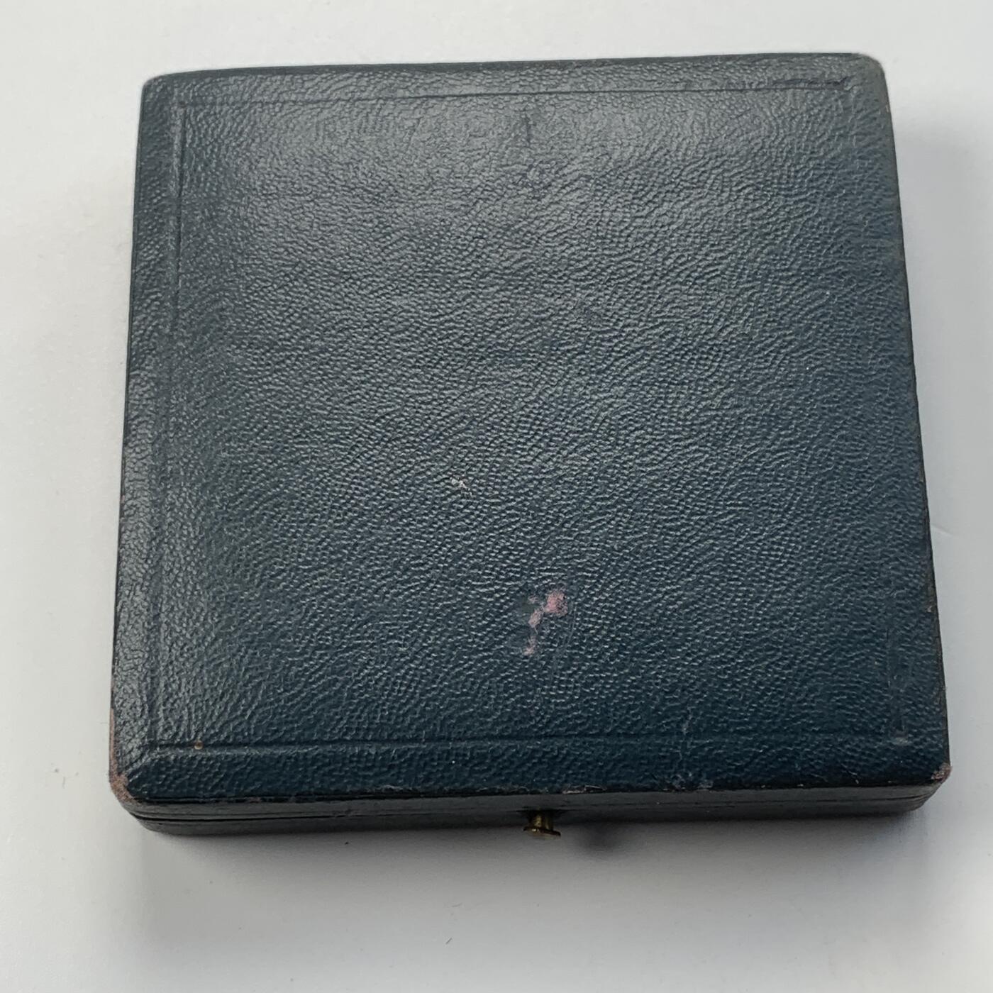 掌中浮雕-藏着的欧洲第051场 1900年瑞典博克斯霍尔姆股份公司成立25周年银章，E.lindberg雕刻，56mm，96g，配有合适的盒子