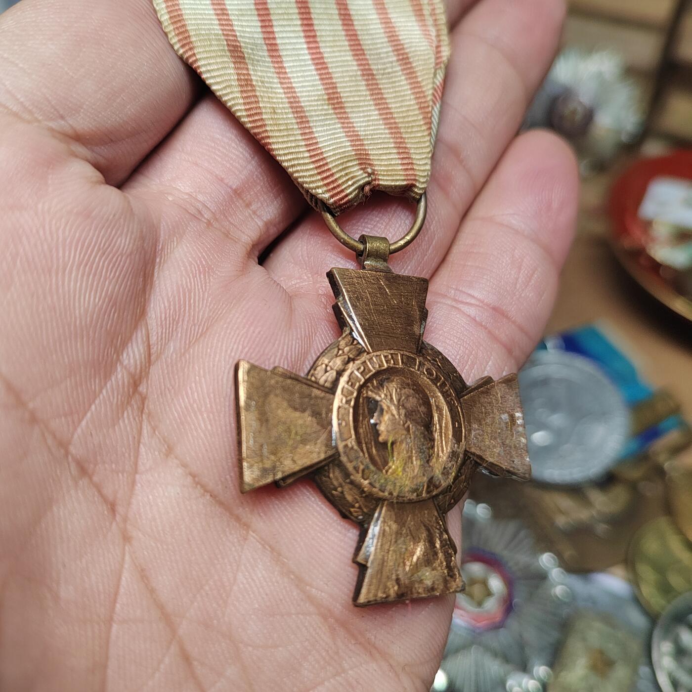 PCAI钱币  29-740  纪念章等杂項专场 战斗十字，有胶