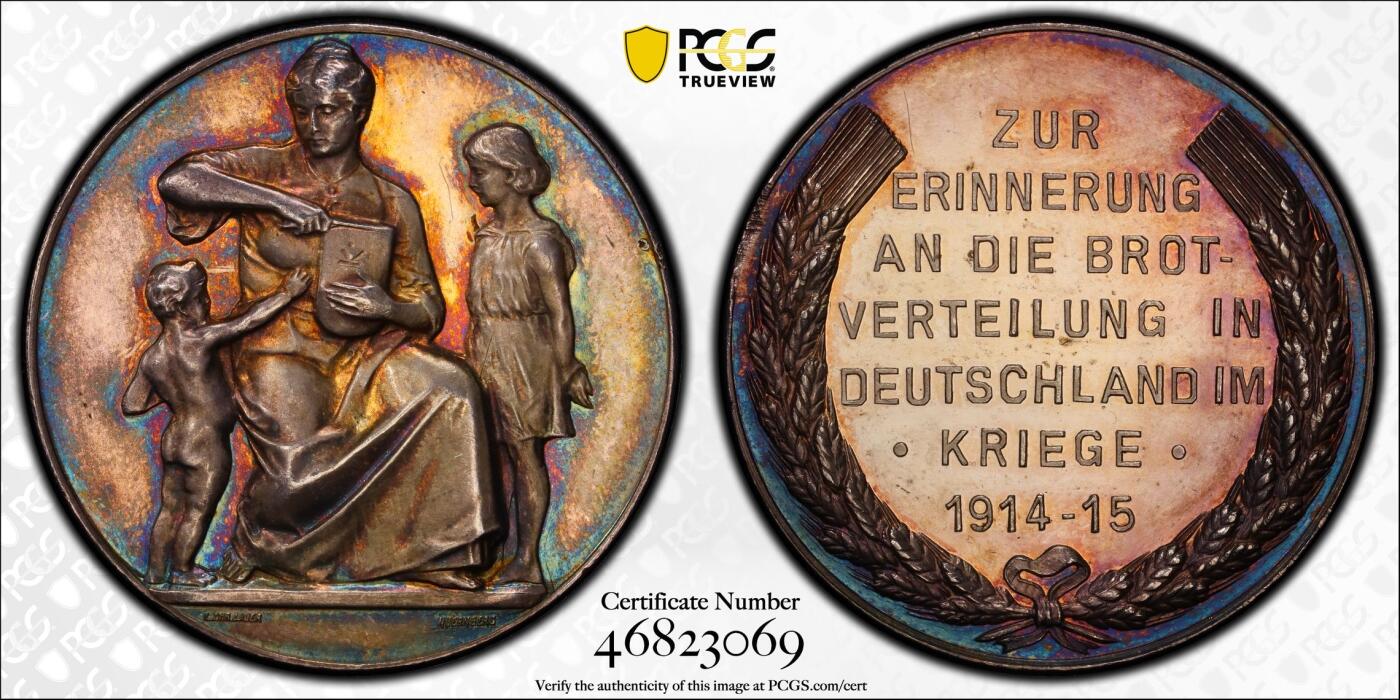 万国钱币拍卖第059期 PCGS SP64 1915年德国一战历史银章 国家饥荒救济面包计划 德国母亲为两个孩子喂食面包，画面温馨可爱，绚丽彩浆。顶级镜面工艺，冠军分。官网广告章，高浮雕实物绝美。纽伦堡造币厂，德章大师Lauer作品。
