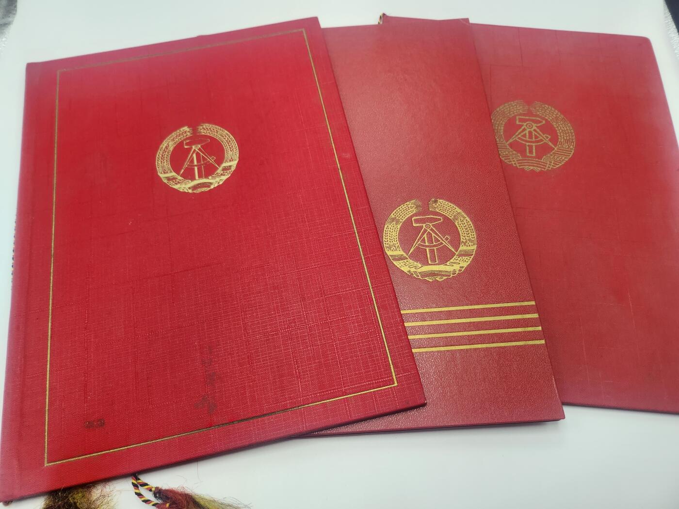 南水社首场拍卖 -东德社会主义劳动奖章证书一组授予马克斯·皮斯托尔与乌尔苏拉·马克斯