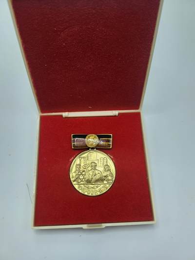 南水社首场拍卖 - 民主德国建国30周年纪念奖章，章体盒均完好