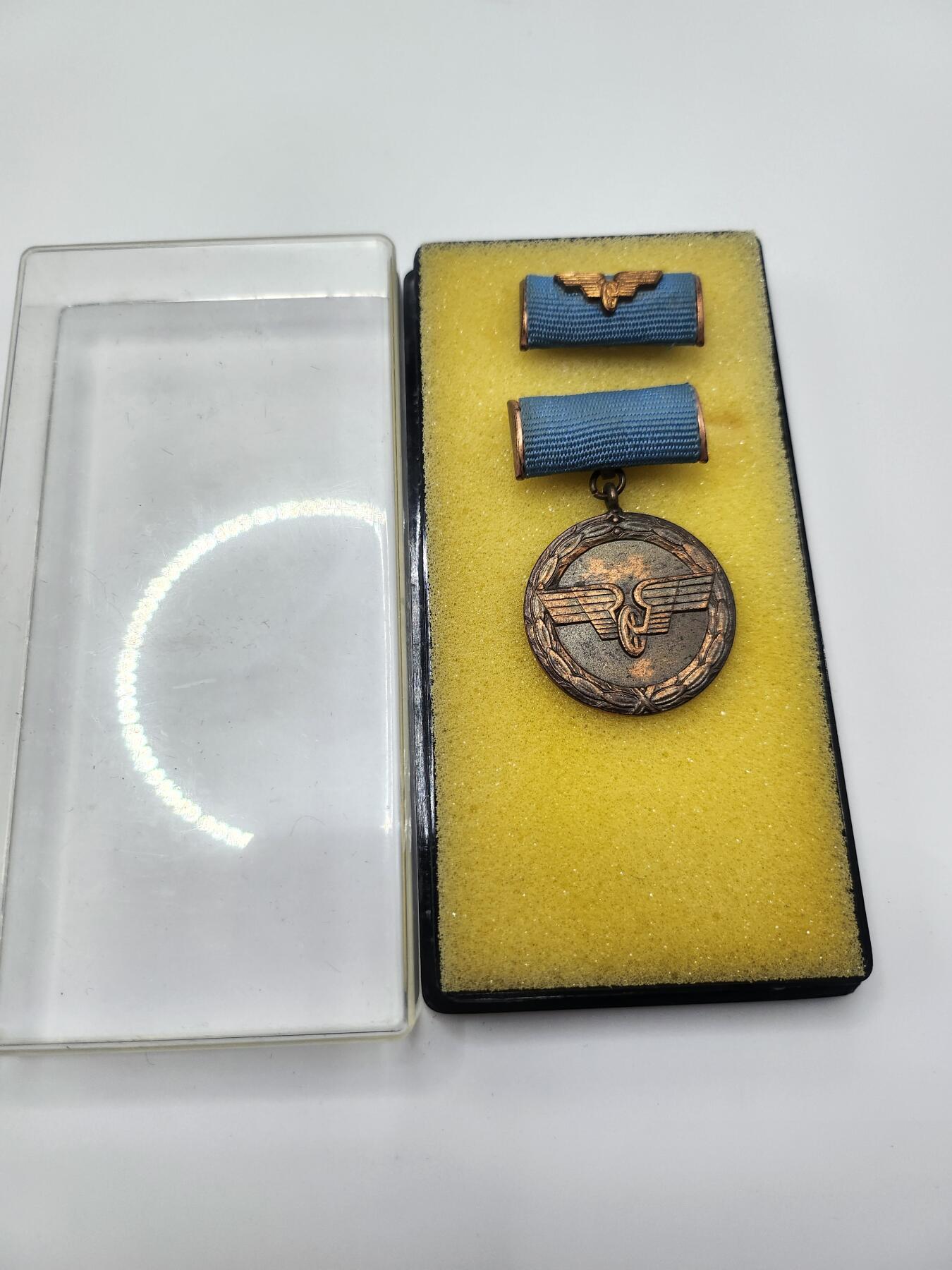 南水社首场拍卖 民主德国铜级铁路服务奖章 盒略章齐全完好 早期版本