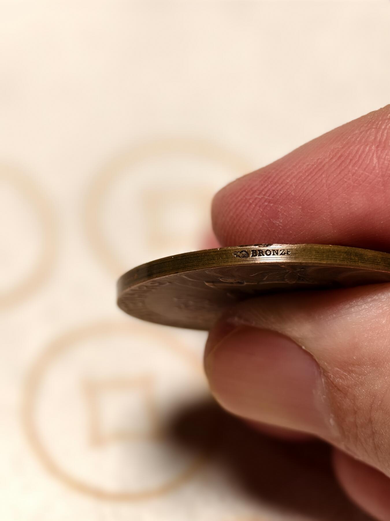 抚柳草堂-第十一期章牌钱币  奖章勋章限时免佣 满百包邮 放漏专场 1902法国文豪维克多·雨果诞辰百年大铜章  大师夏普兰作品  直径34mm   重量17.6g