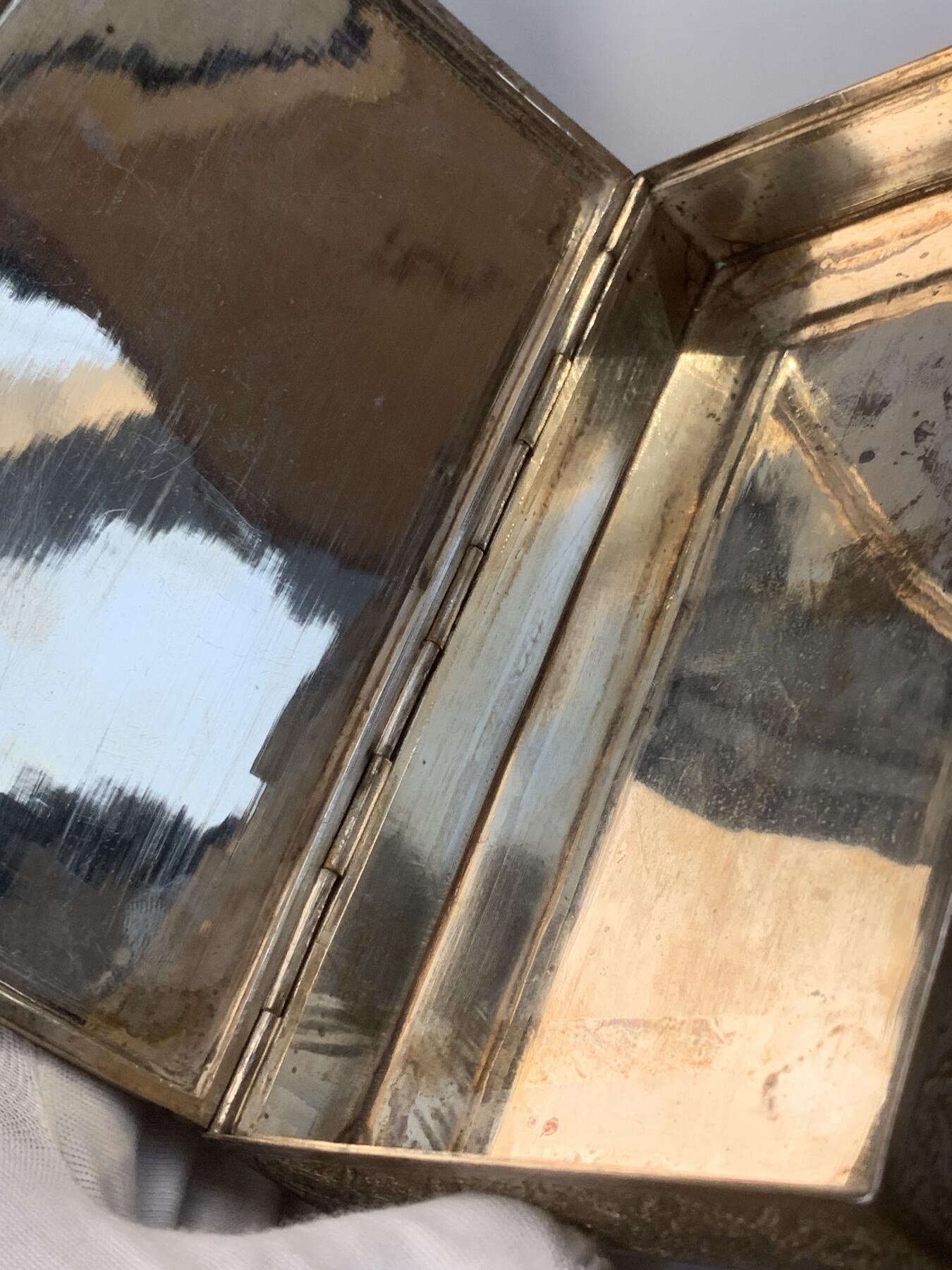 掌中浮雕-藏着的欧洲第051场 伊斯兰满工银盒，16 X 10厘米，高2.80厘米，重376.50克， 表面全手工打制伊斯兰色彩图案,（背面、一个下面角上带银戳）