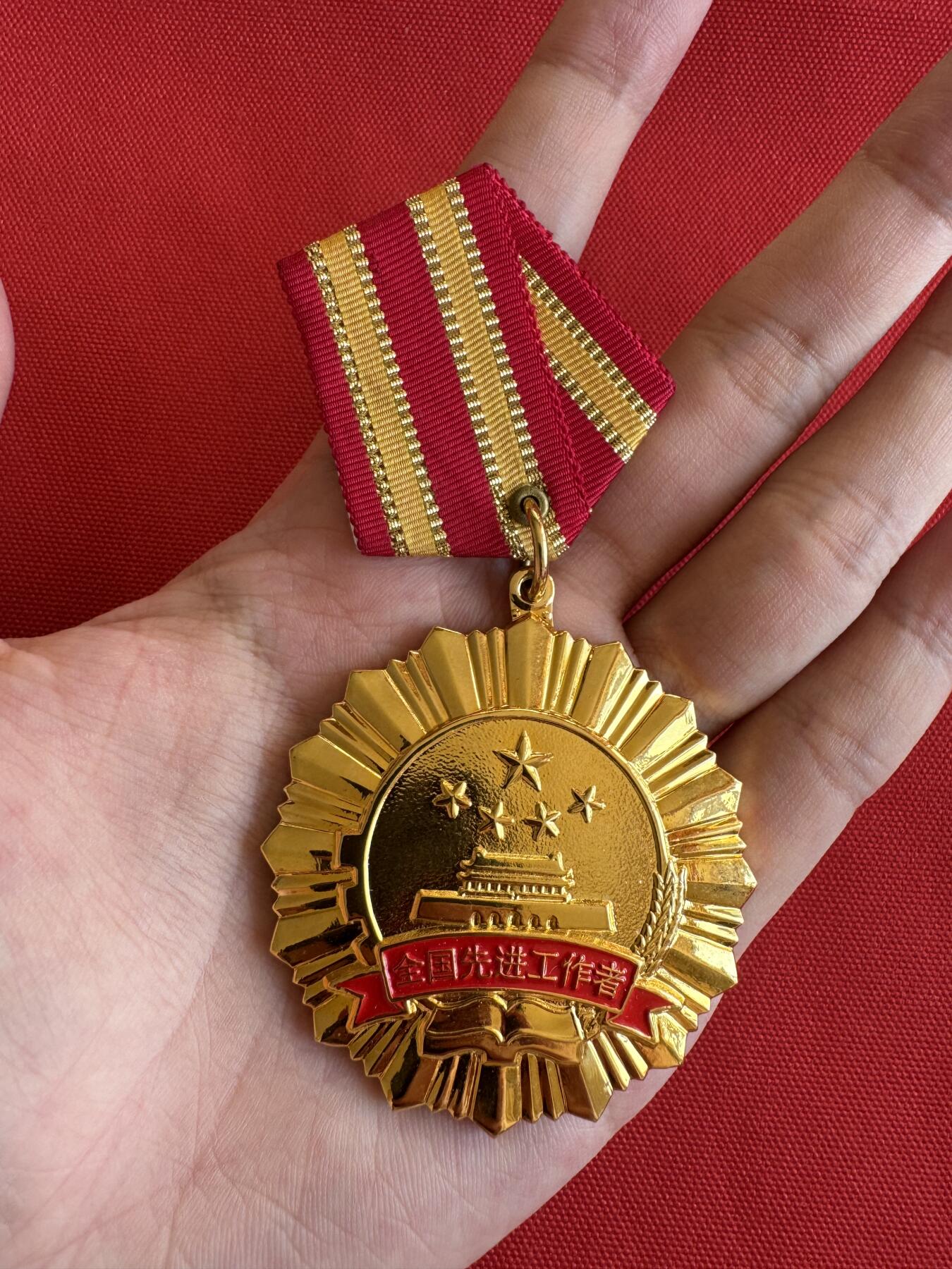 五哥徽章群   28号周三晚上八点4群联拍 铜章