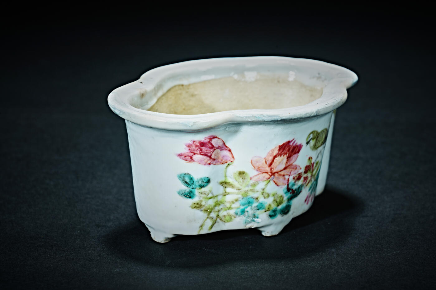 上海都达杂项专场九（全场包邮） 民国 子文作 花鸟纹海棠形花盆1-447