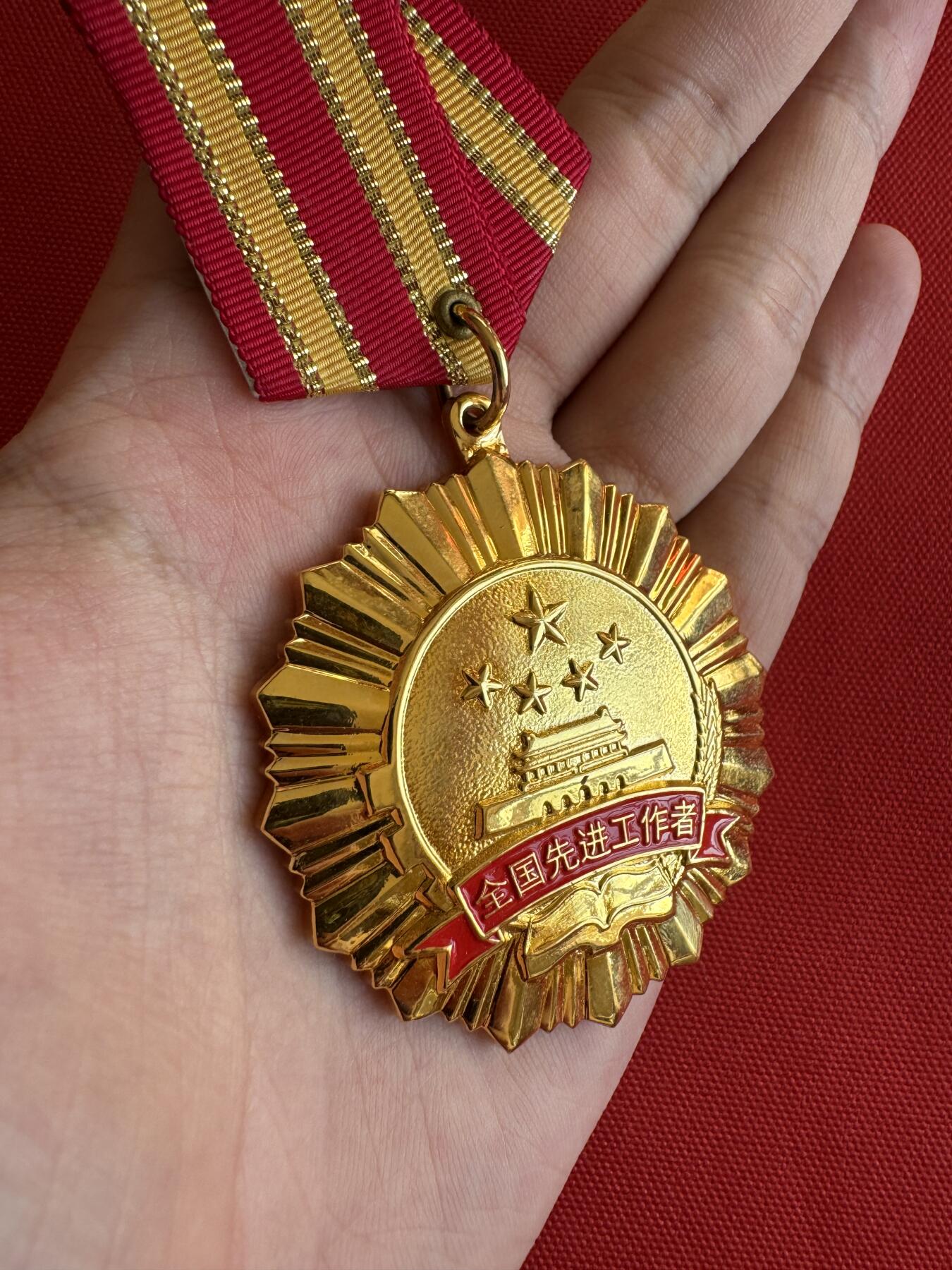 五哥徽章群   28号周三晚上八点4群联拍 铜章