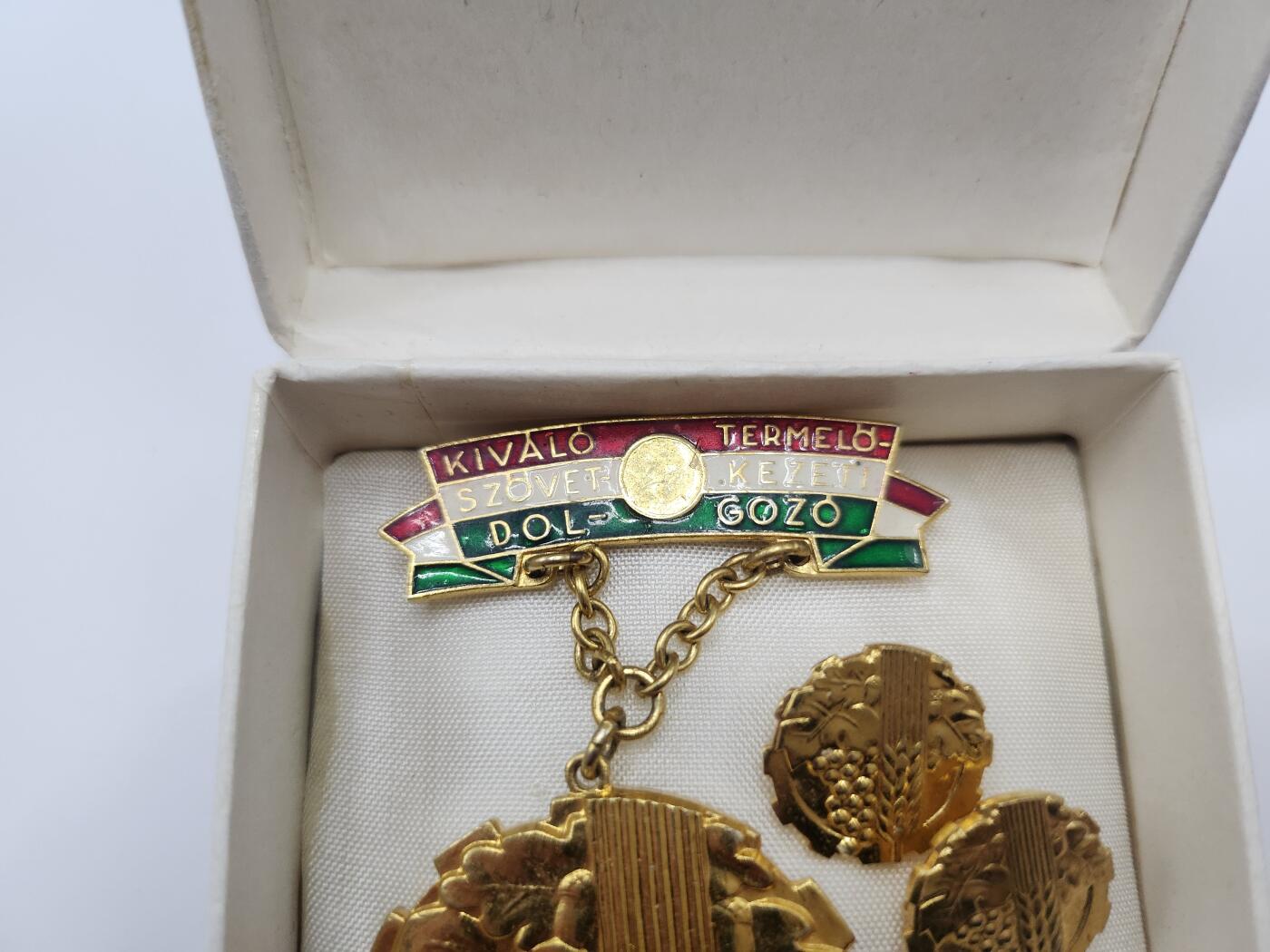 南水社首场拍卖 匈牙利人民共和国纺织业优秀生产生产工人奖章