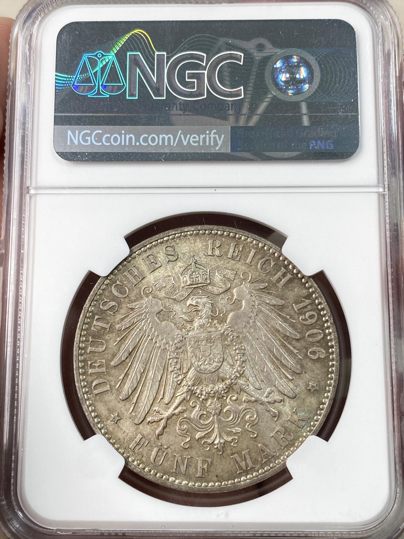 万国钱币拍卖第060期（万国六十期纪念大拍） NGC MS64 1906J不莱梅自由市流通长翅5马克 经典双狮护钥 仅单年发行40846枚 原味天鹅绒五彩 观感超越分数的顶级收藏品质