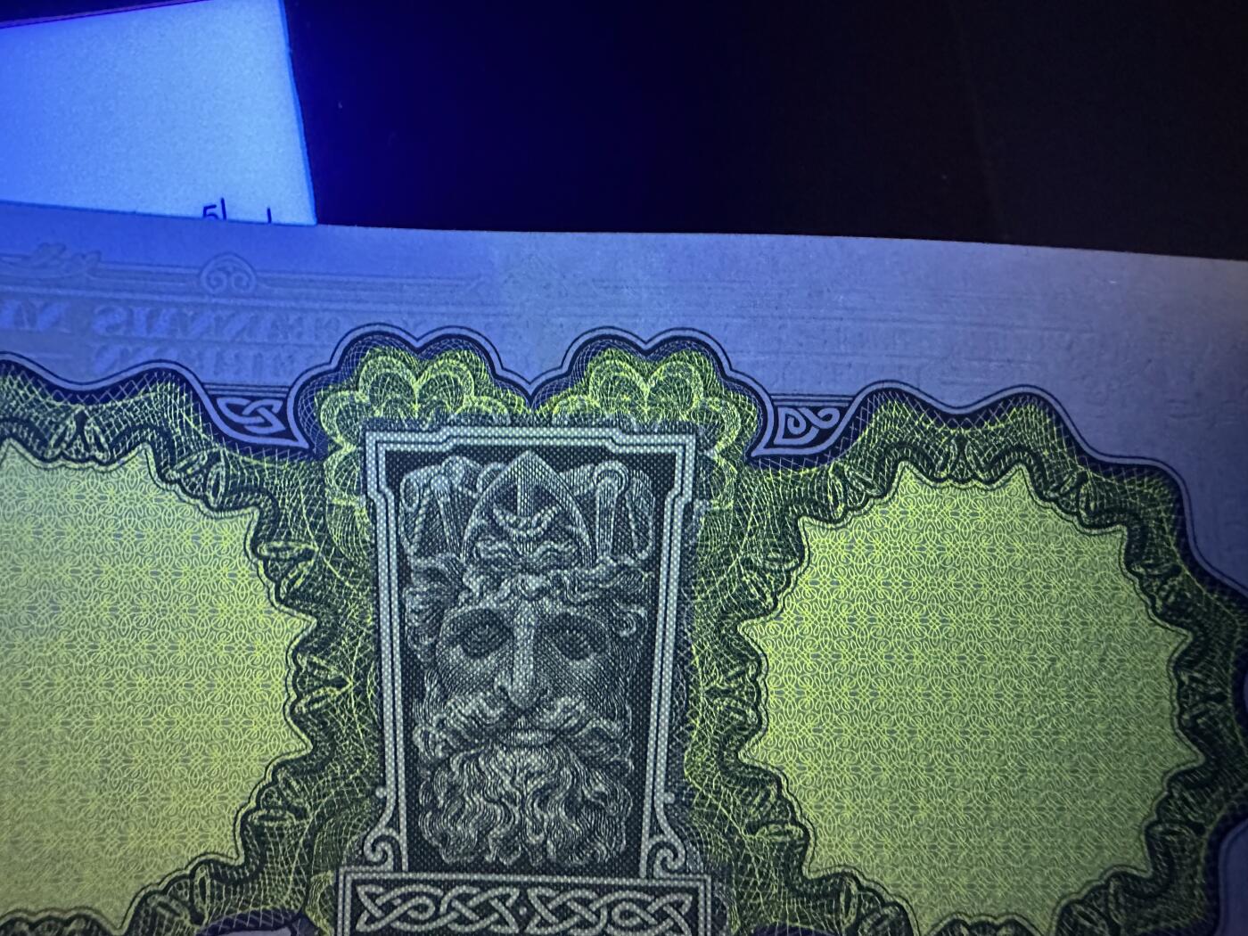 《外钞收藏家》第六百零五期（精选场）（本平台长期征集拍品、欢迎藏友们联系合作） 1976年爱尔兰1镑 拉弗雷夫人 近全新 有个荧光斑