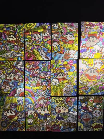 奇点专场 无佣金 不寄存 不收拍 助攻奇点  需要多宫大佬请私聊 部分卡牌设有底价（即使有底价也会比市场价便宜的多，懂的自然懂） 拒绝小号抬价 大家放心拍 所有拍品部分套有卡膜 部分卡牌多宫 自制卡牌 不包厂瑕 放大镜 品控 勿拍 流拍商品会循环 感谢大家支持 留个关注 不定时上新 谢谢 - 奇点卡牌 日漫手绘全季 蜡笔小新11张➕1哆啦A梦