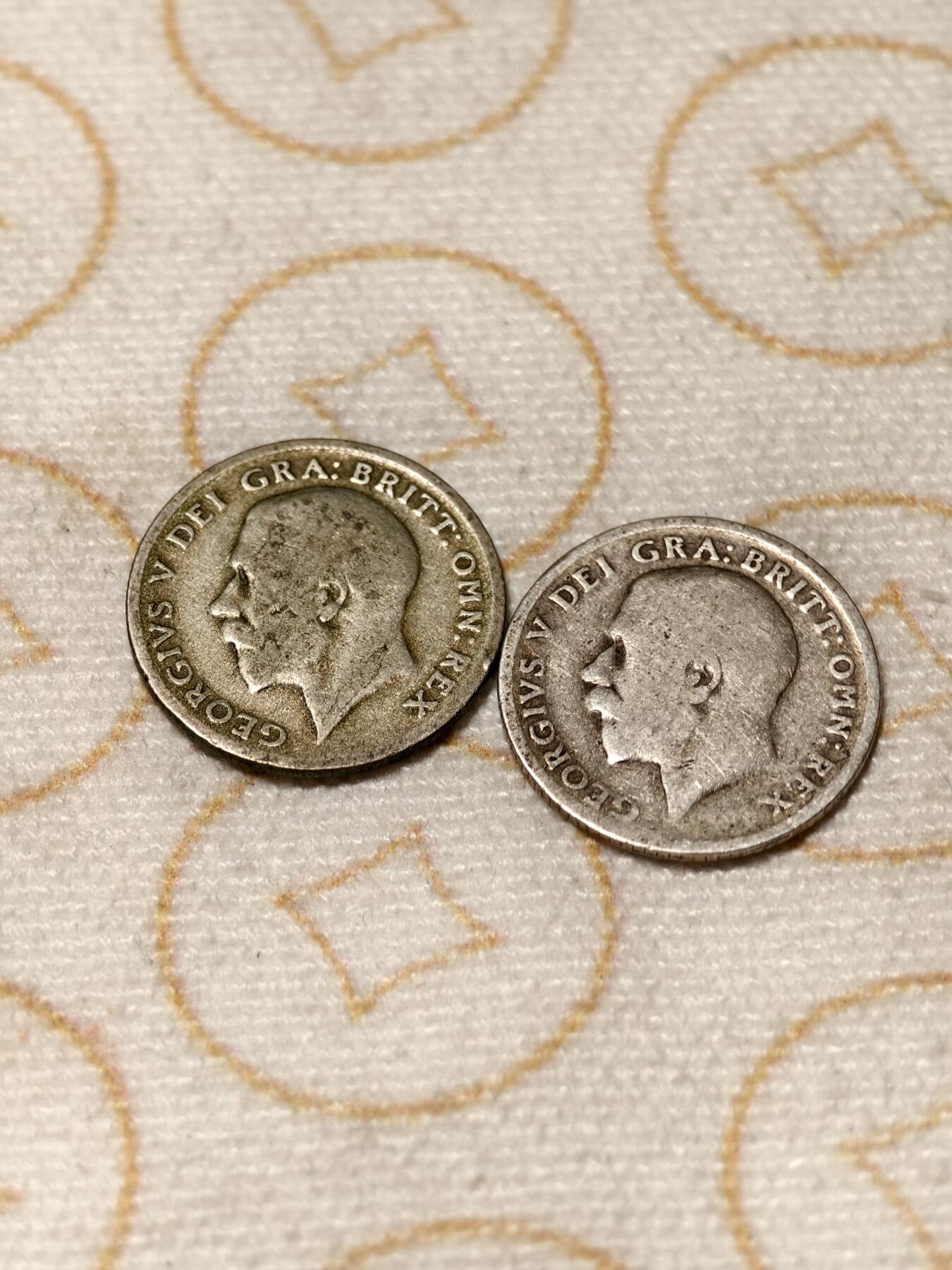 抚柳草堂-第十一期章牌钱币  奖章勋章限时免佣 满百包邮 放漏专场 1914 1921乔治五世6便士银币两枚 1914高银版 流通品相 重5.3g