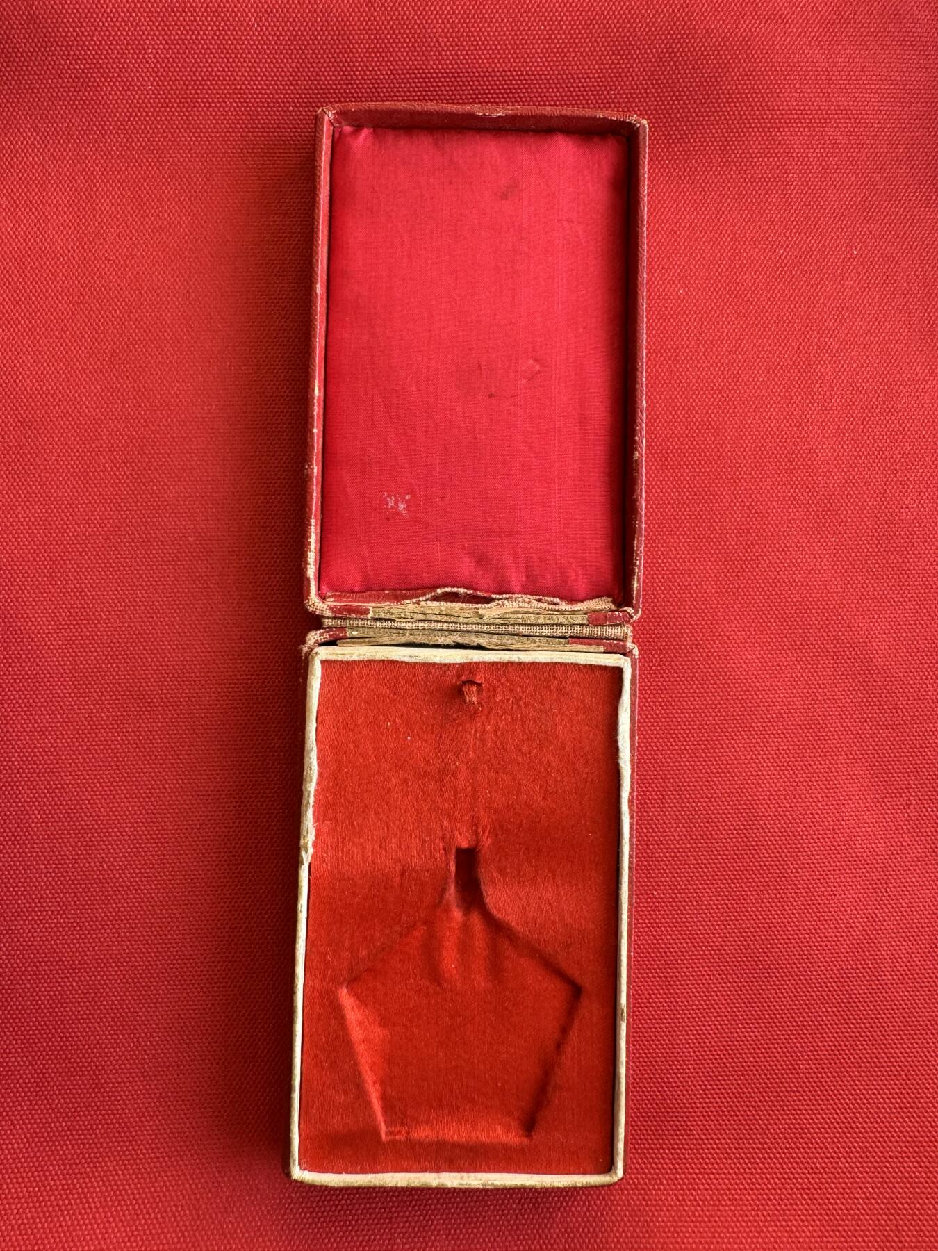 五哥徽章群   28号周三晚上八点4群联拍 铜章