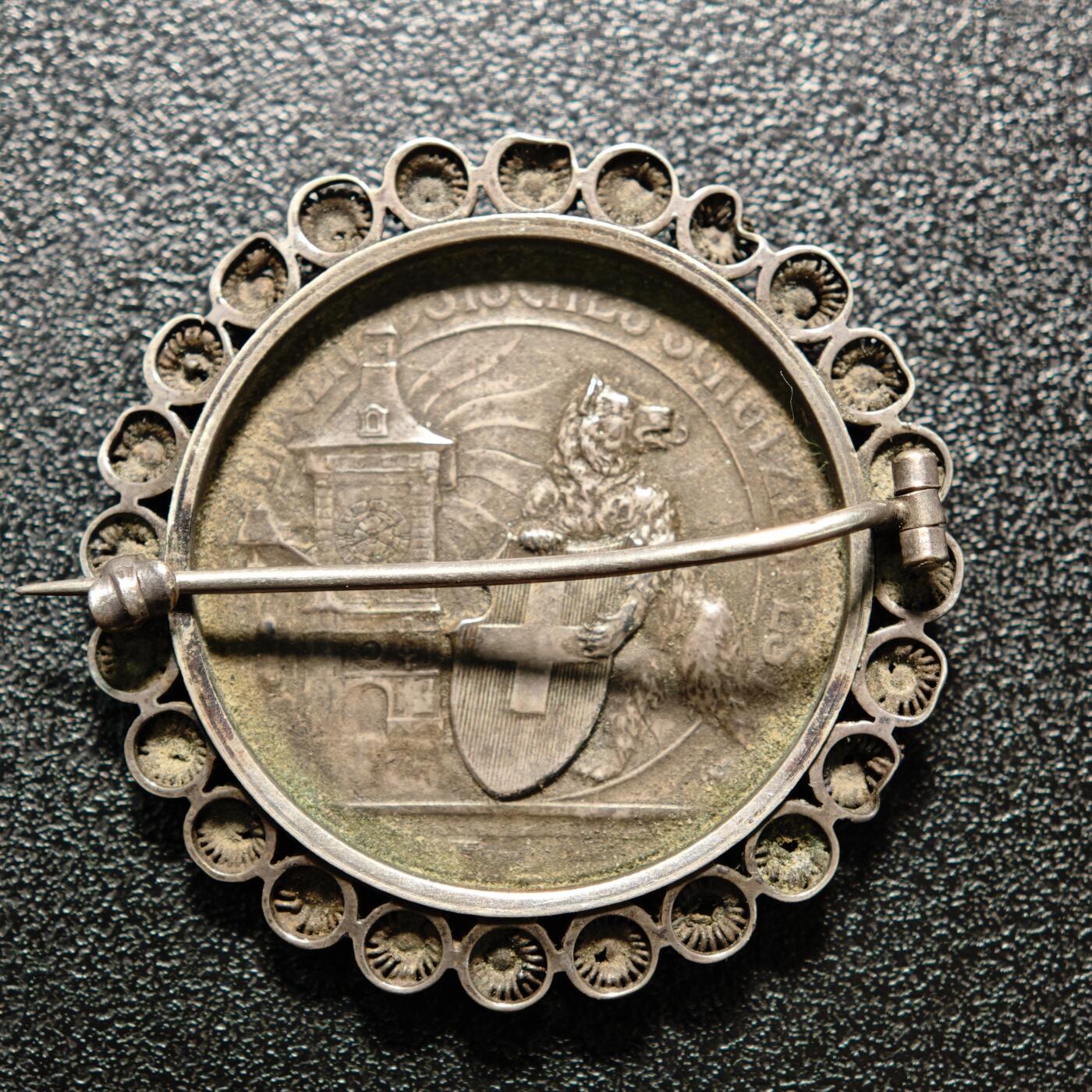 【德藏】世界币章拍卖第163期（拍品征集中~欢迎藏友联系） 1910年 瑞士伯尔尼射击节银章银花边胸针 原味老包浆 直径约：37.3mm；重约：20g