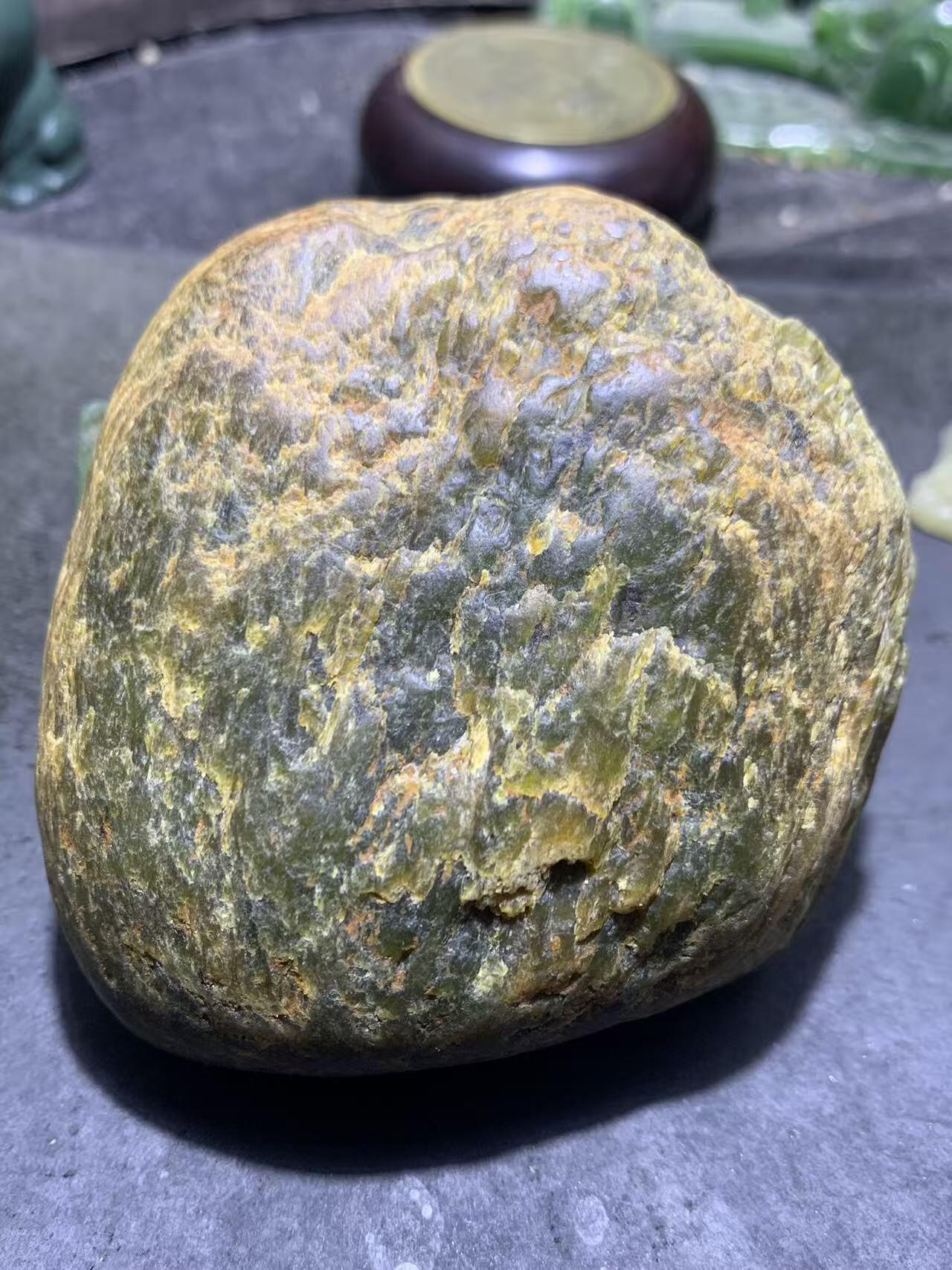 新疆和田玉风化纹碧玉原石一颗，