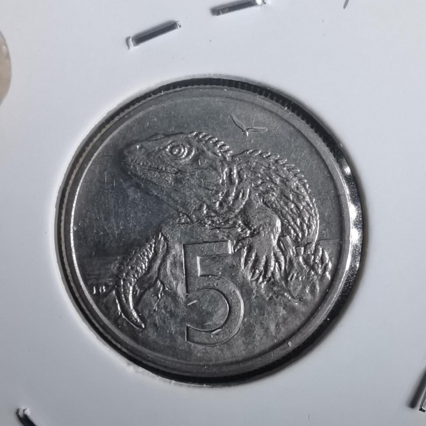 沼泽如烟--第976场 新西兰1982年五分