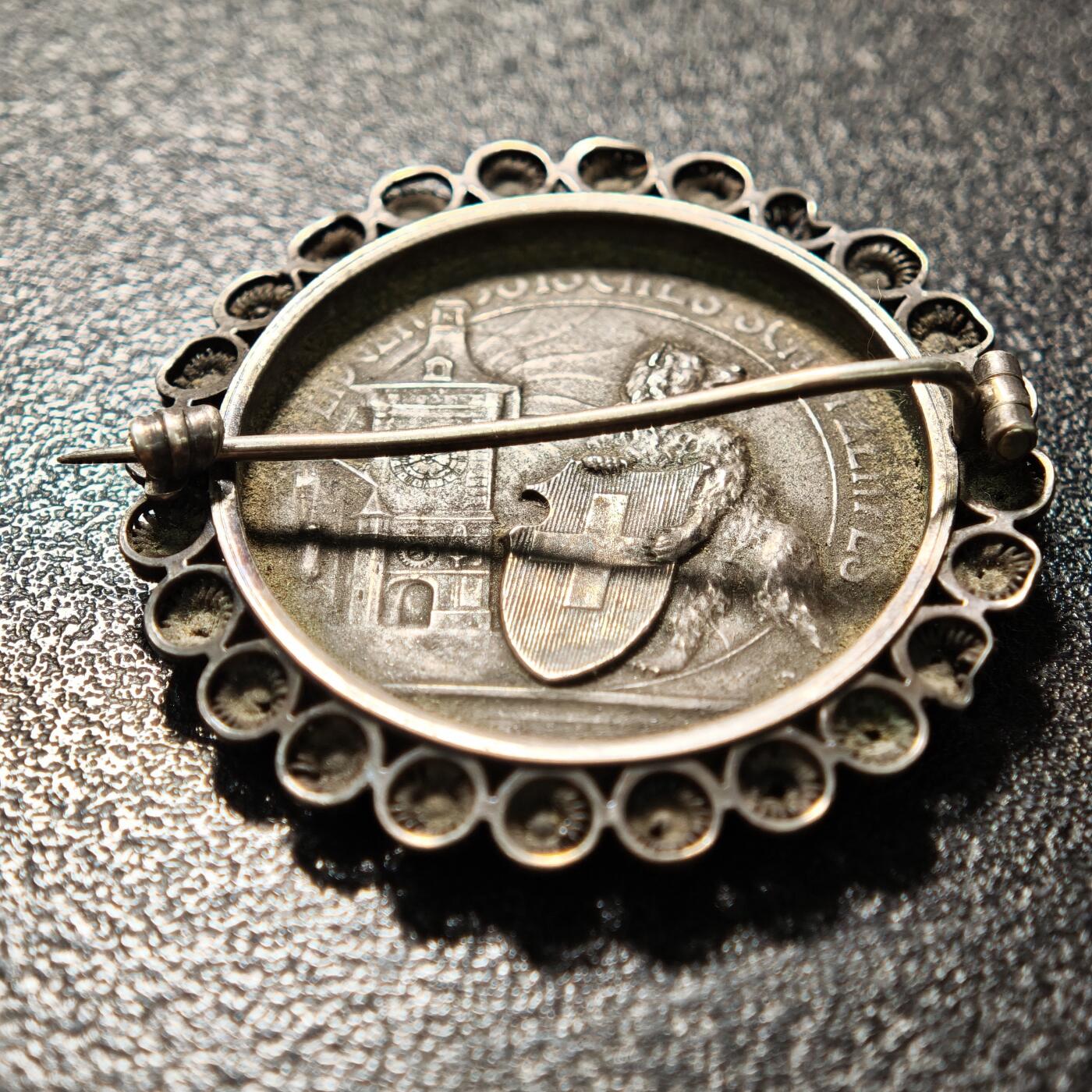 【德藏】世界币章拍卖第163期（拍品征集中~欢迎藏友联系） 1910年 瑞士伯尔尼射击节银章银花边胸针 原味老包浆 直径约：37.3mm；重约：20g