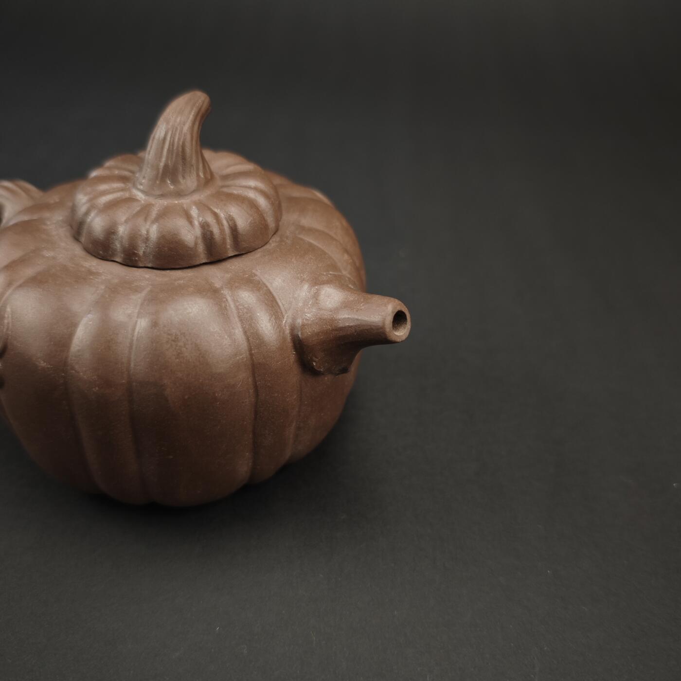 上海都达杂项专场九（全场包邮） 潘永君 紫砂瓜楞壶1-426