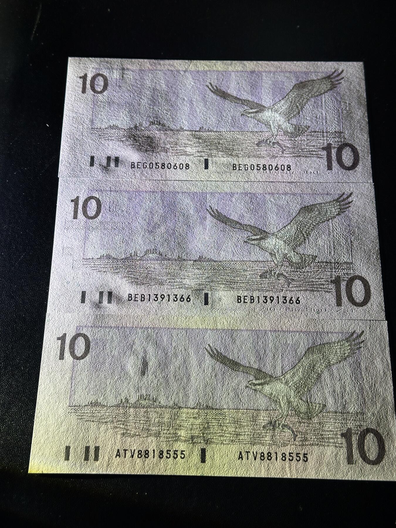 《外钞收藏家》第六百零五期（精选场）（本平台长期征集拍品、欢迎藏友们联系合作） 加拿大鸟版10元 不同签名 三张一起 全新 都是无47靓号 其中一张豹子号 有一张有潮斑