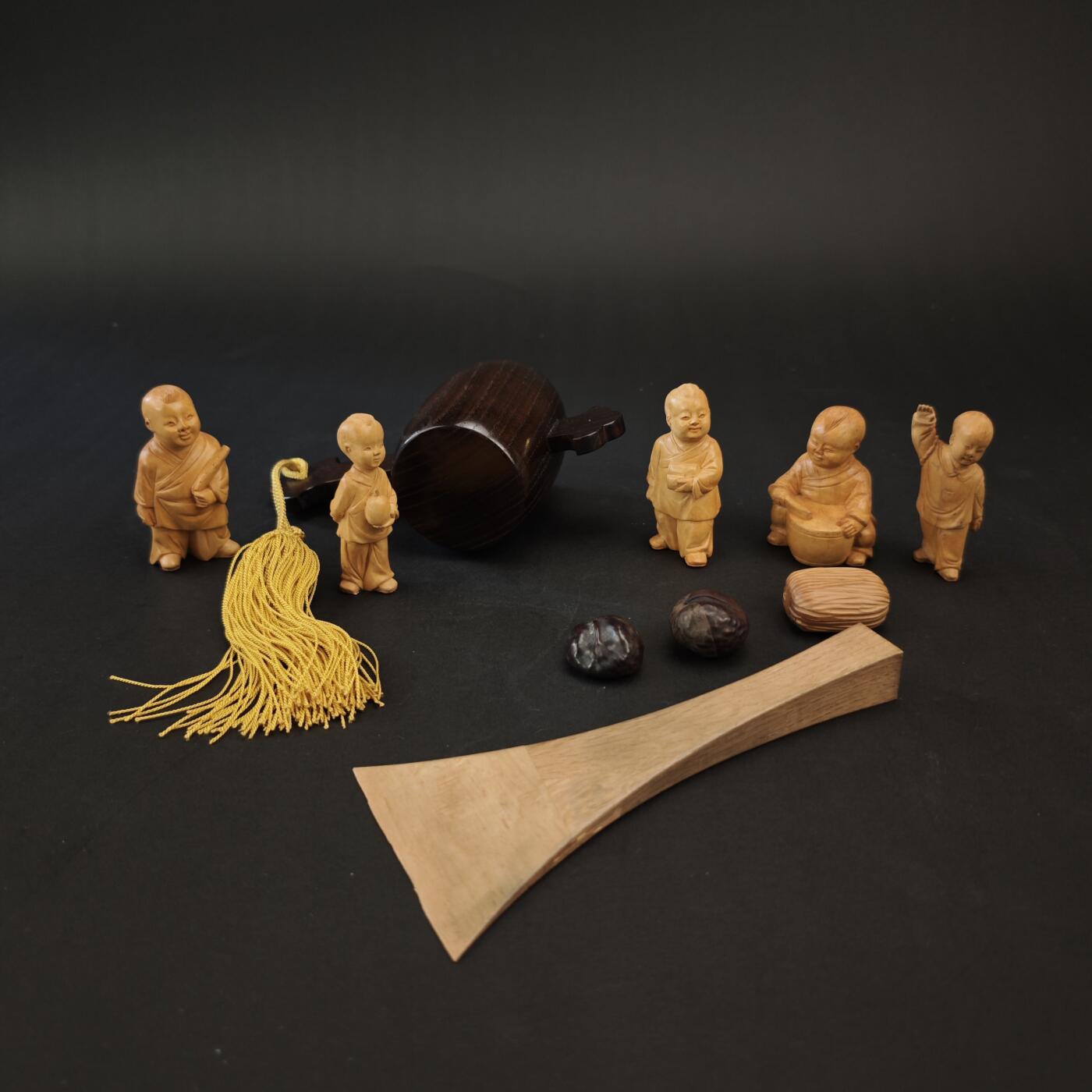 上海都达杂项专场九（全场包邮） 出口创汇期 黄杨木雕人物、琴拔 等10件1-406