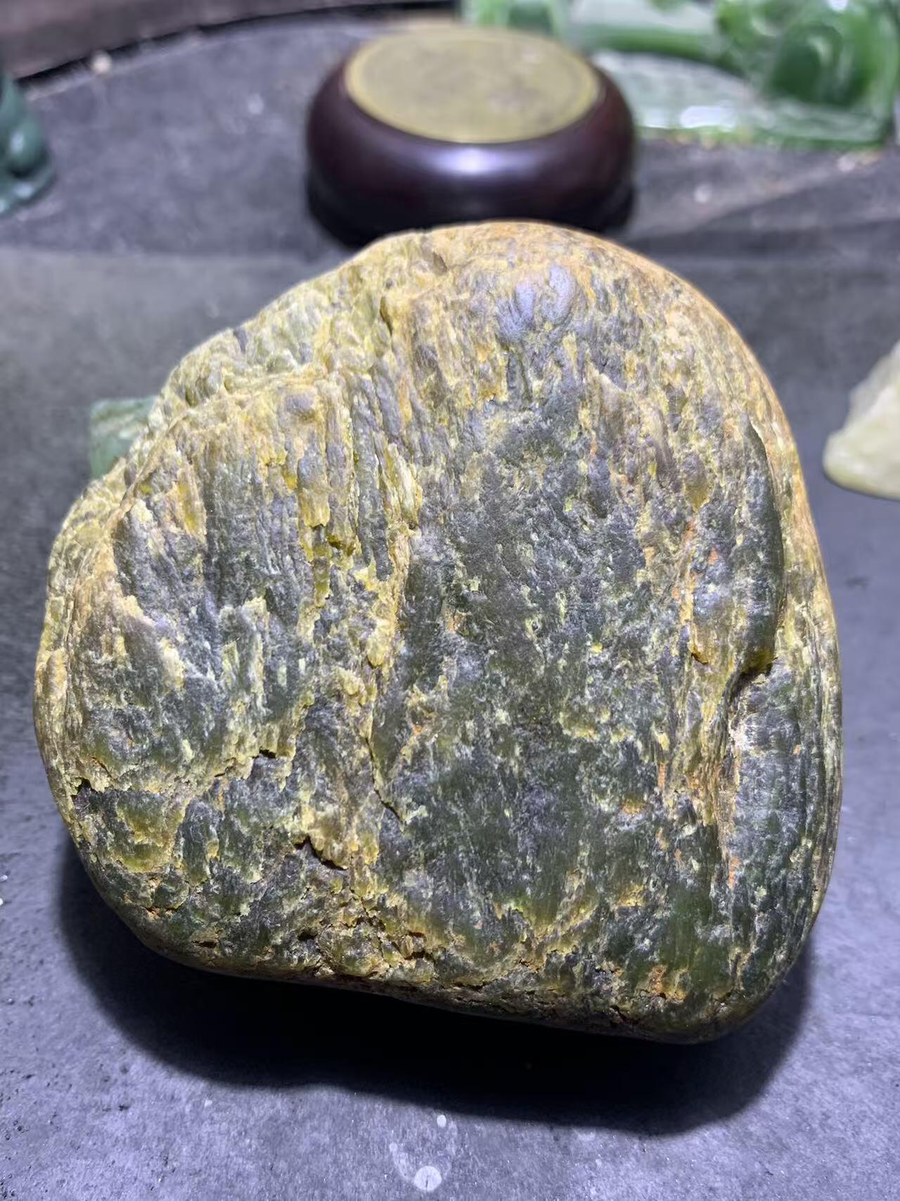 新疆和田玉风化纹碧玉原石一颗，