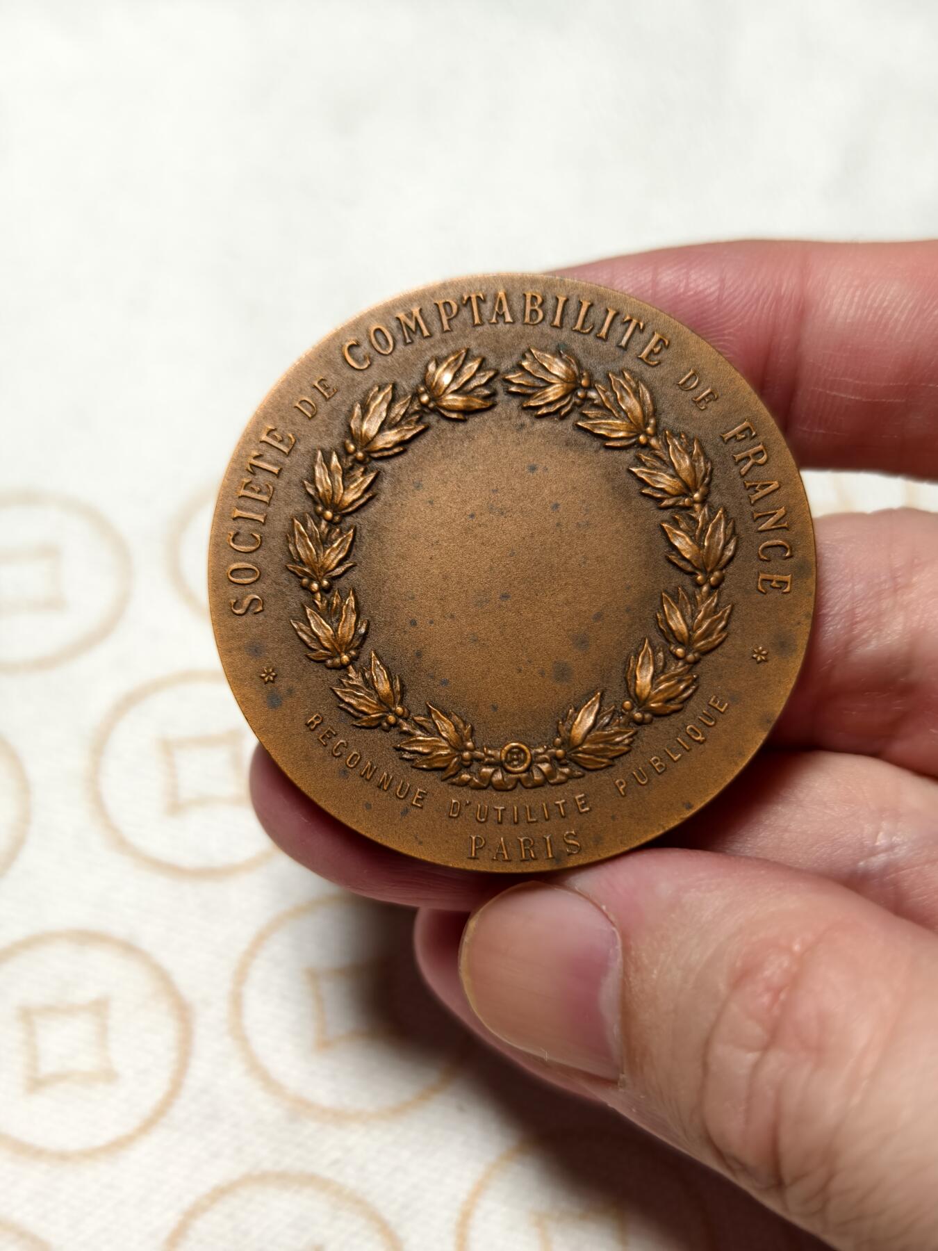 抚柳草堂-第十一期章牌钱币  奖章勋章限时免佣 满百包邮 放漏专场 19世纪末-20世纪初法兰西会计学会大铜章  播种者 直径45mm 重量44g Ms级品相