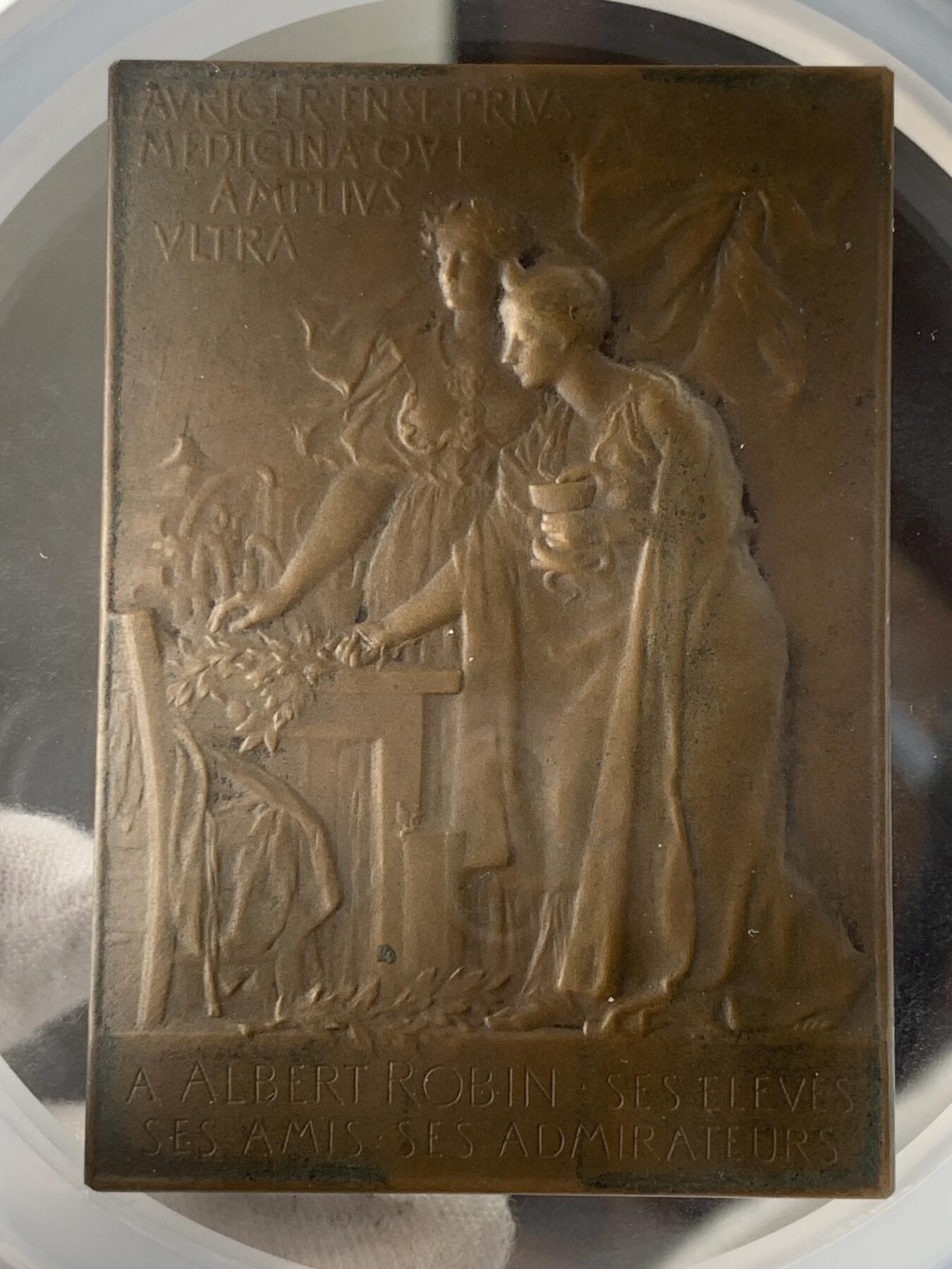 掌中浮雕-藏着的欧洲第051场 NGC MS63 : 1905年法国巴黎医学院教授艾伯特•罗宾纪念铜章 ，73 X 51mm