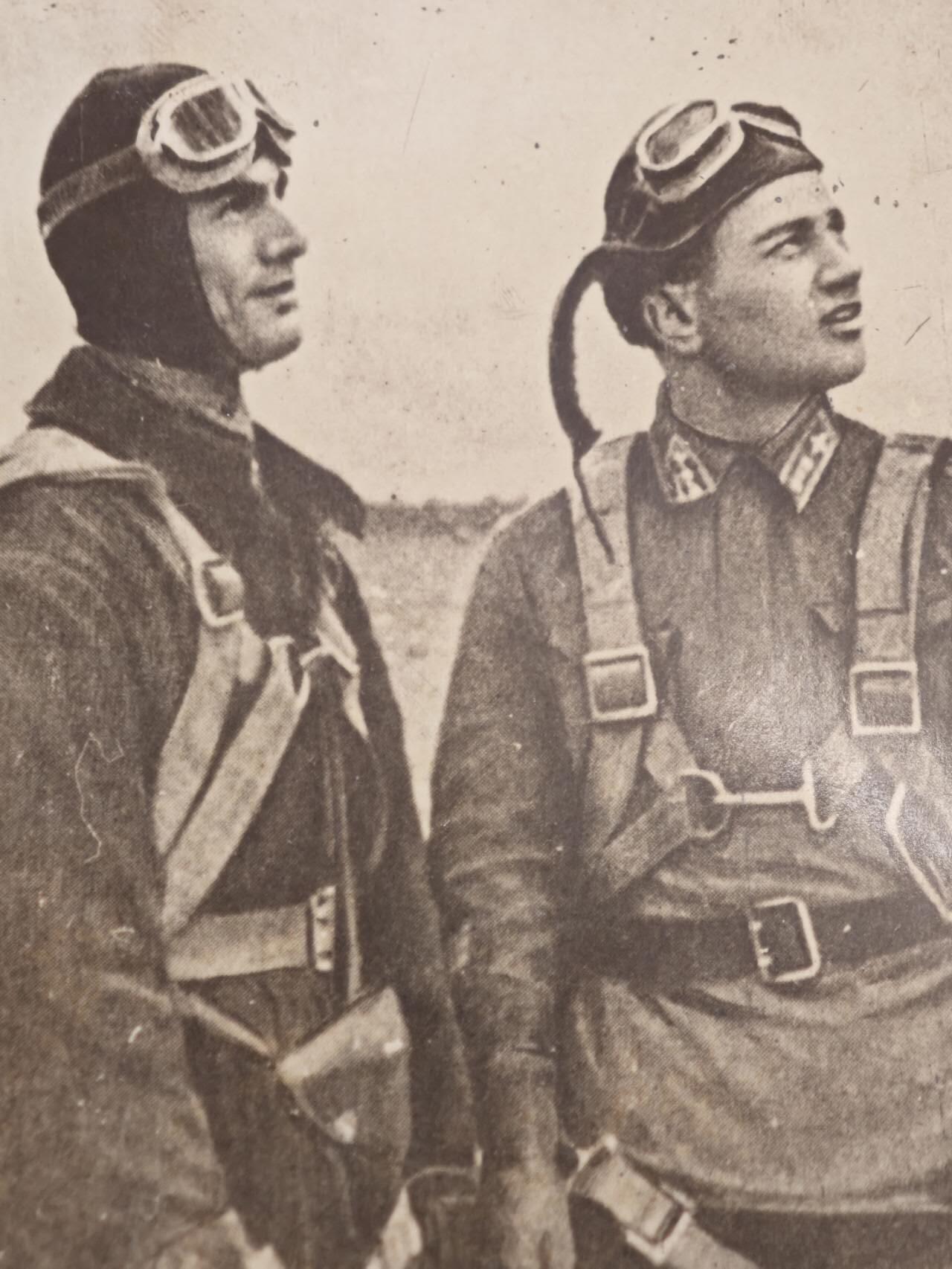 橙子收藏第二期 【苏联二战空军影像】飞行员阿列克谢双人合影老照片