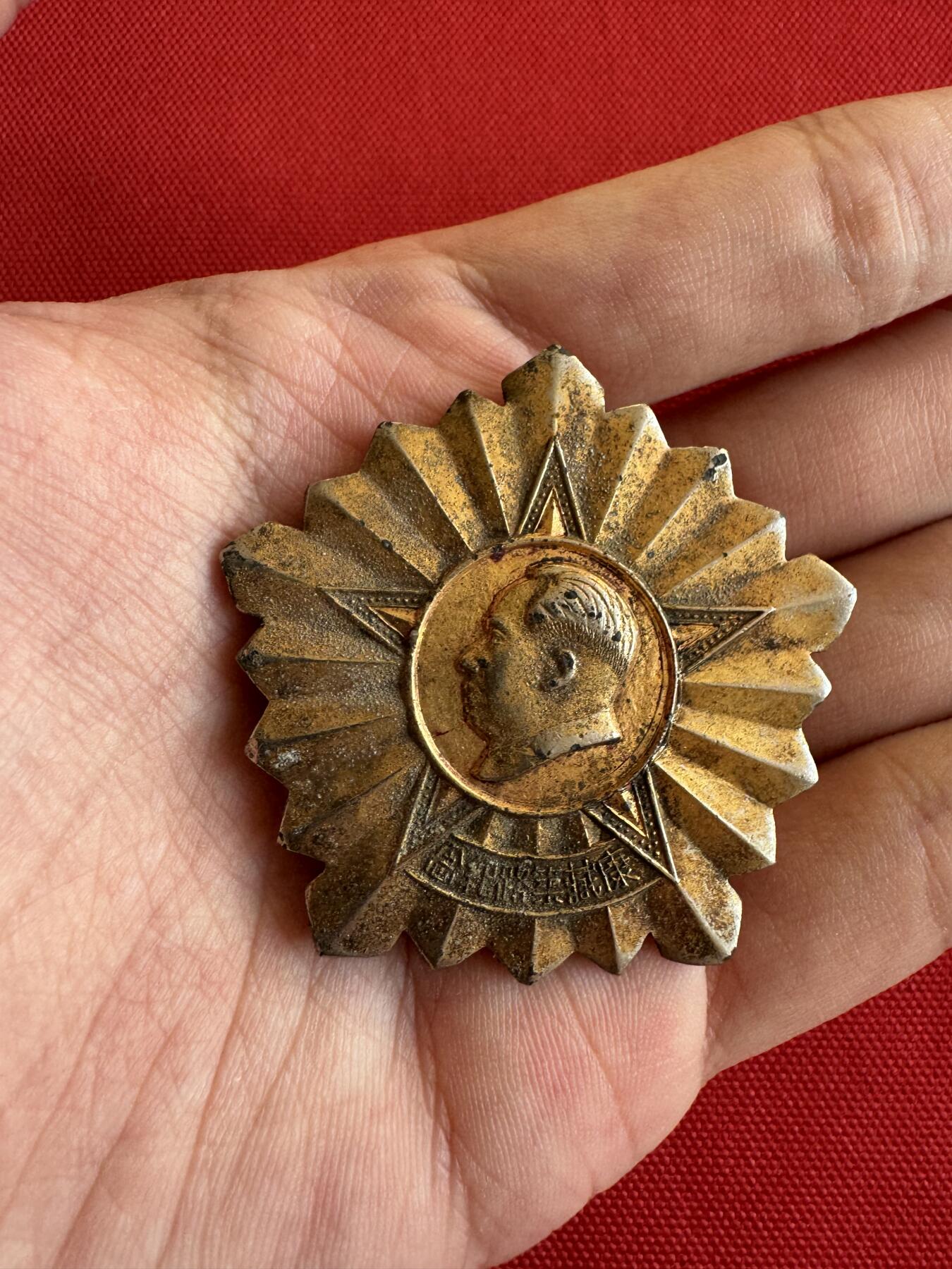 五哥徽章群   28号周三晚上八点4群联拍 铜铅锌合金材质