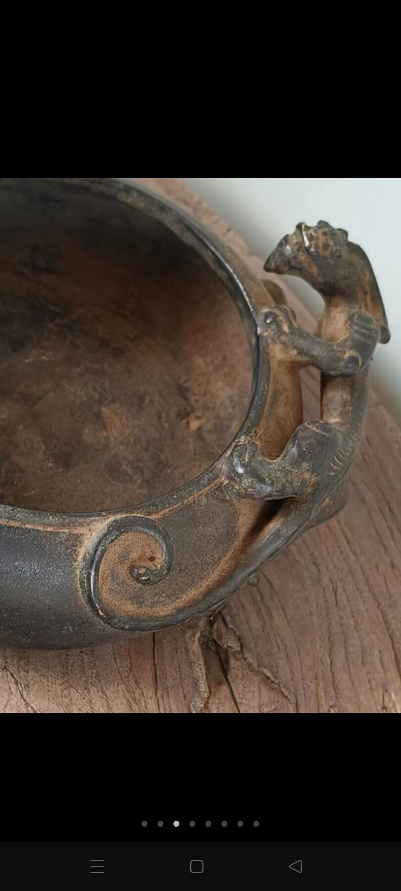 纯铜镂空盘龙小香炉一件。也可做烟灰缸用。包浆圆润自然皮克老辣。品相尺寸如图，完整牢固包老。