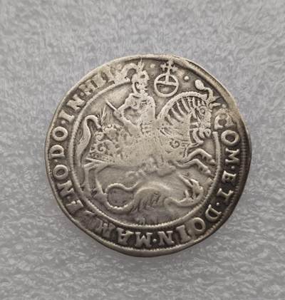 瓶子🏺第227期拍卖会 - 1618年德国曼斯费尔德-博恩施泰特伯国（County of Mansfeld-Bornstedt）屠龙大泰勒银币    正面：圣乔治屠龙图案，骑士持矛刺向恶龙，右上角有代表神圣罗马帝国的纹章边缘铭文为“DOMINVS MIHI ADIVTOR”（“主是我的帮助者”）宗教铭文  背面：盾徽边缘铭文包含领主头衔“WOLFGA ET BRV P”及铸币地标识“JACOBSTHAL”