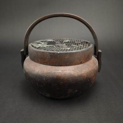 上海都达杂项专场九（全场包邮） - 清 紫铜刻花大手炉1-390