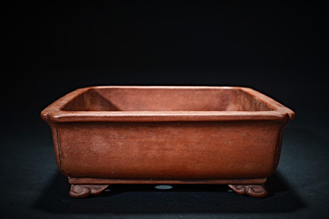 上海都达杂项专场九（全场包邮） 吴小卫制 紫砂贴花山水云头纹四足花盆1-425