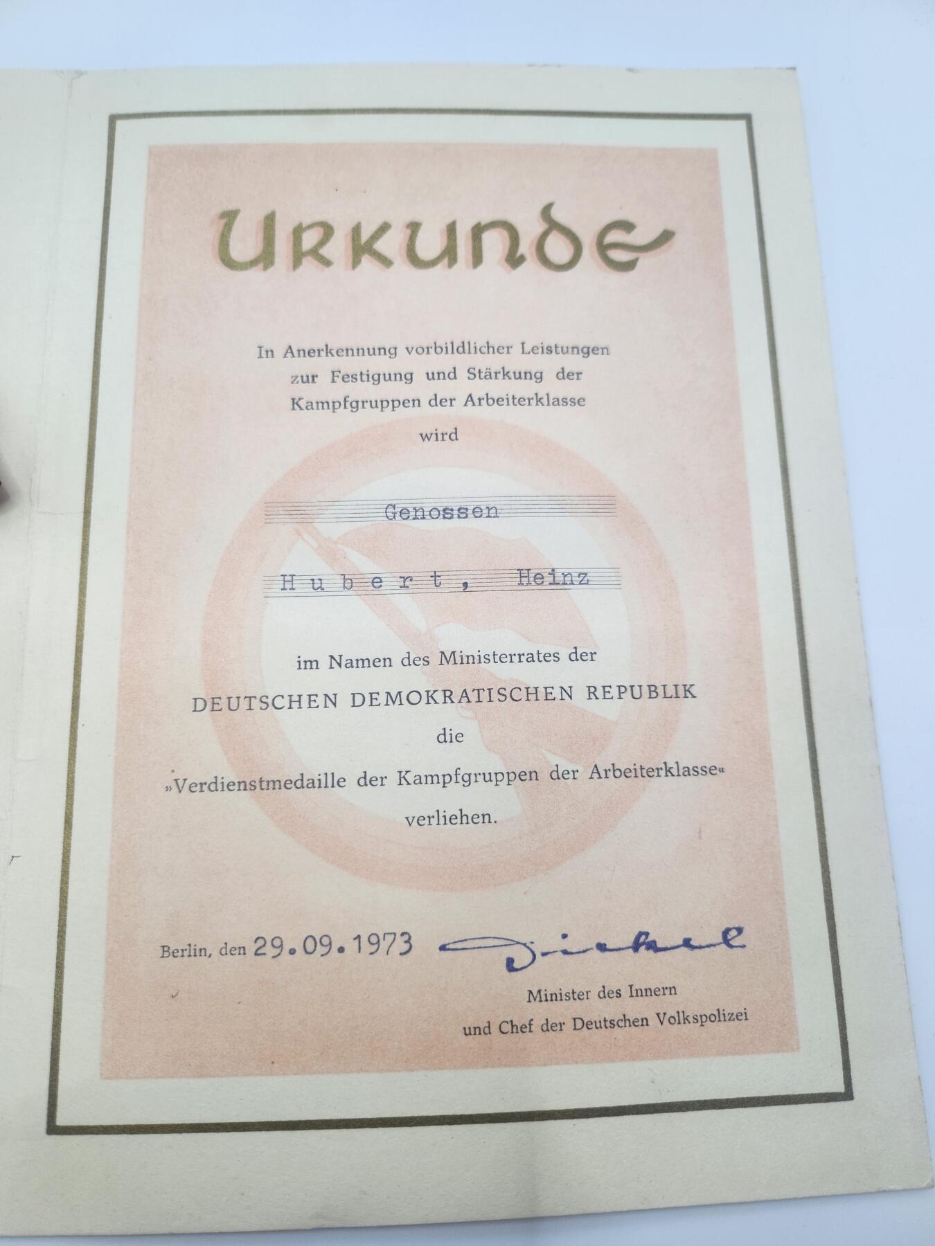 南水社首场拍卖 民主德国工人阶级战斗队铜级功绩奖章和证书 授予瓦尔特·扎迈塔特