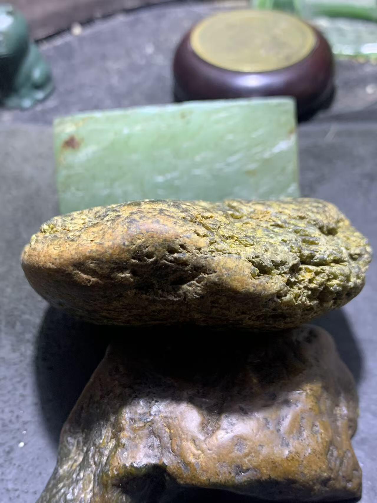 新疆和田玉风化纹碧玉原石一颗，