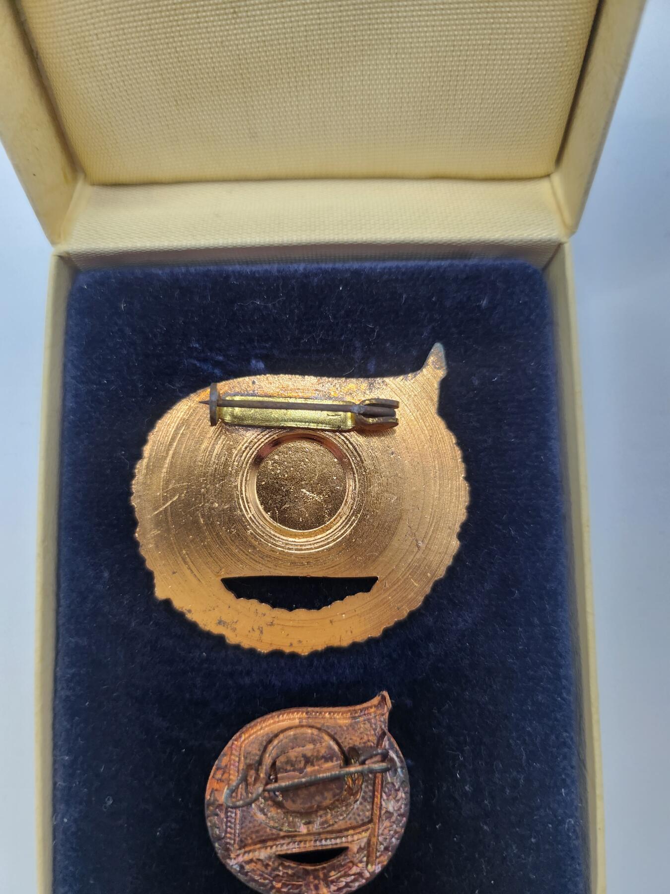 南水社首场拍卖 东德台尔曼与威廉匹克共同战斗铜级奖章