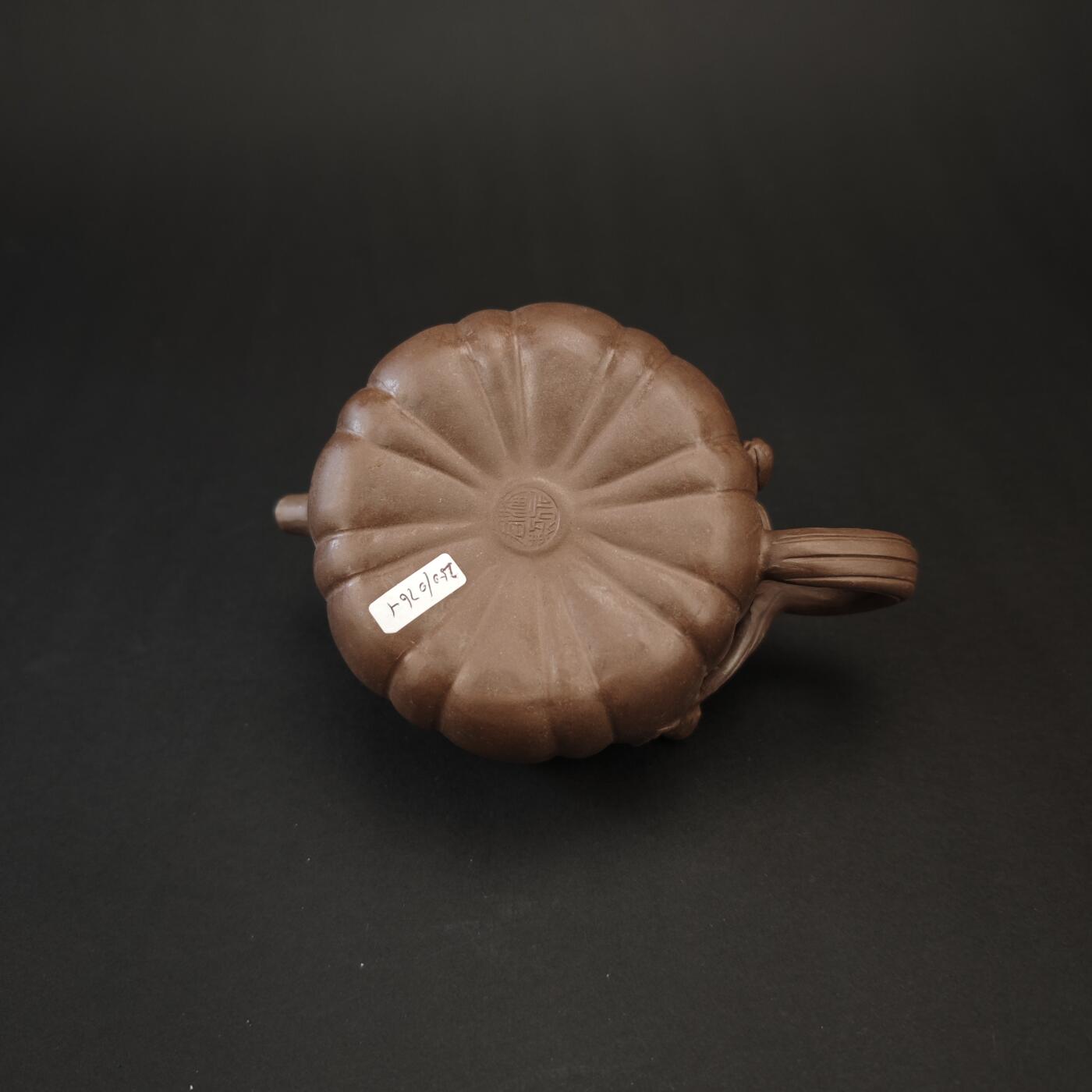 上海都达杂项专场九（全场包邮） 潘永君 紫砂瓜楞壶1-426