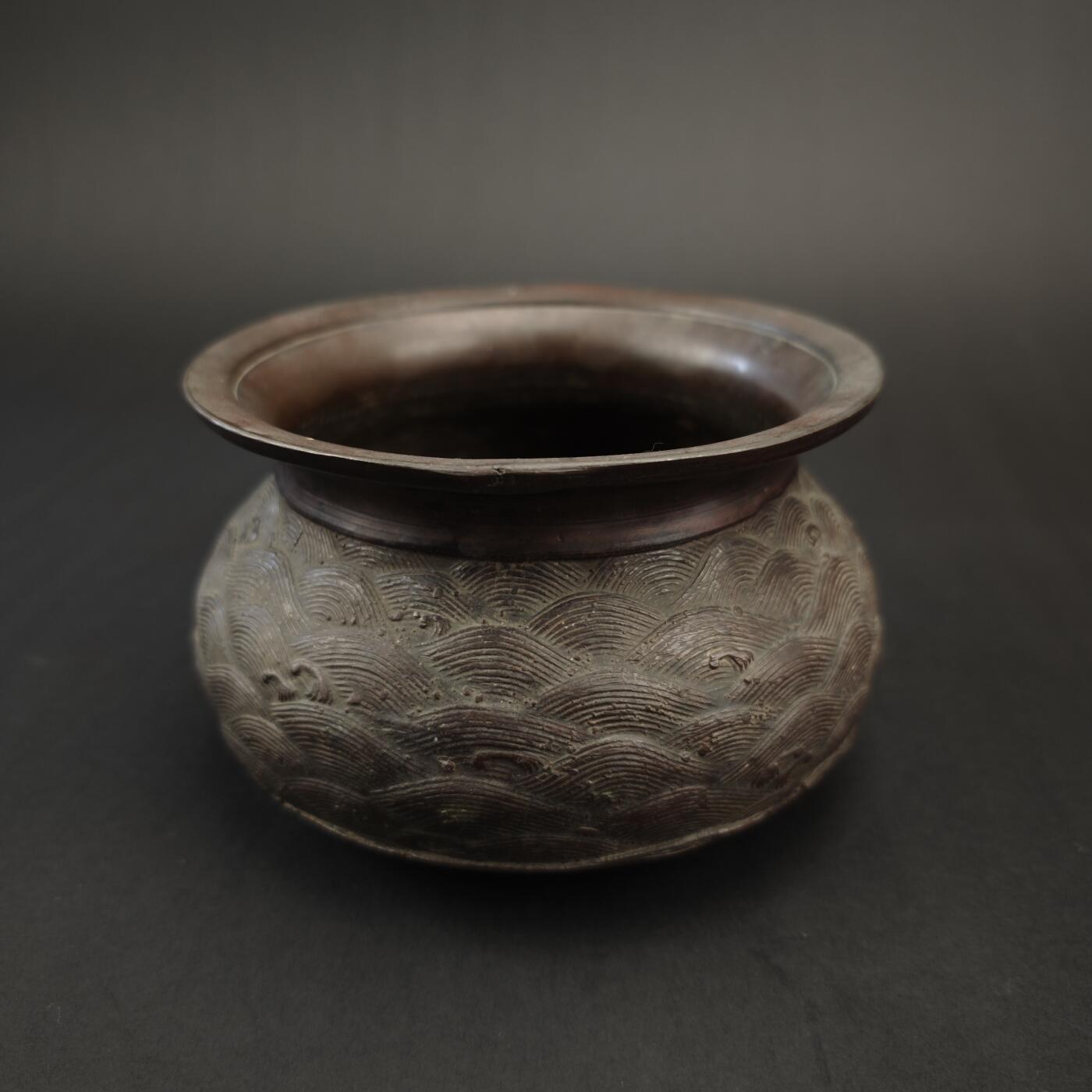 上海都达杂项专场九（全场包邮） 清 铜刻海水纹香炉1-272