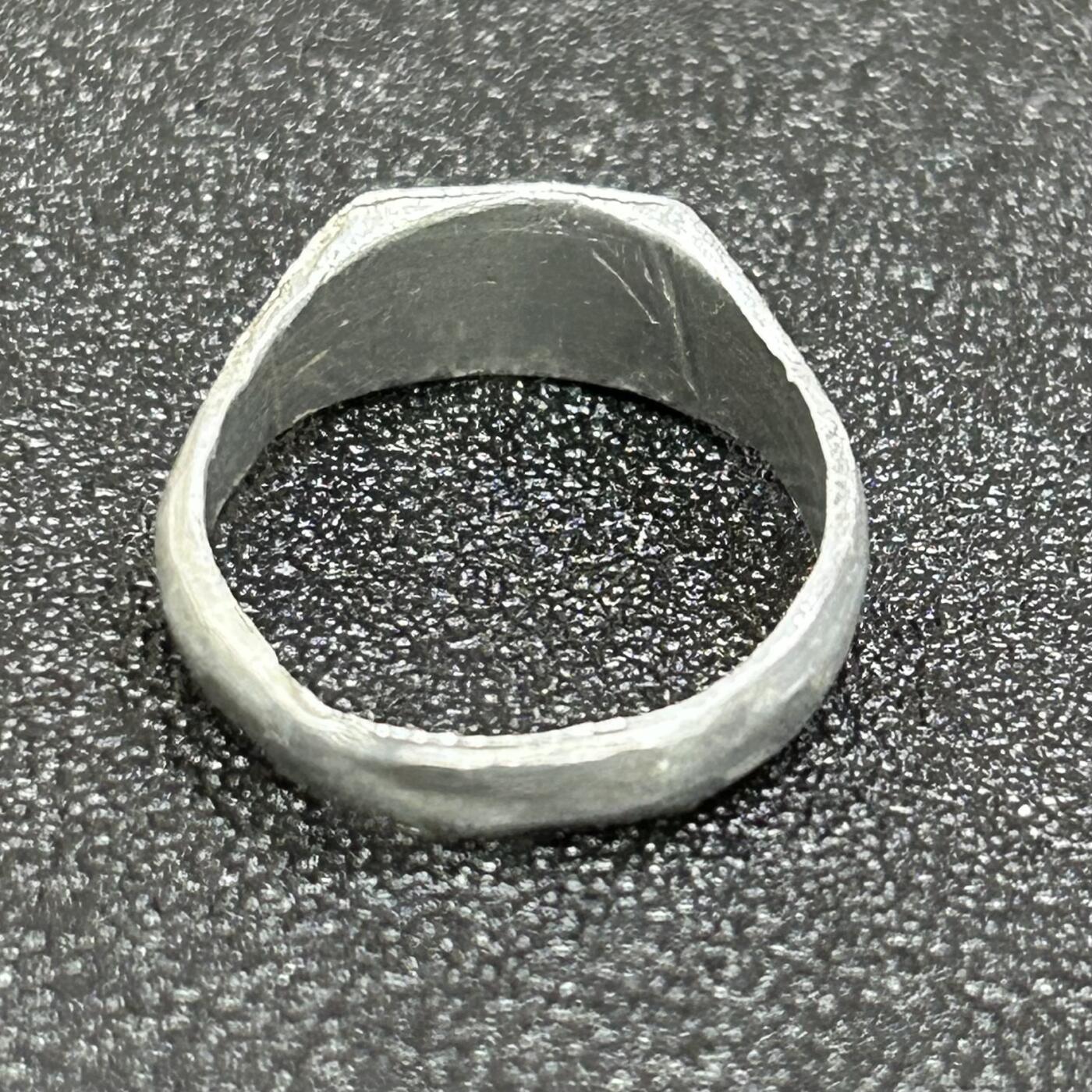 西秦中古拍卖第七十四期 芬兰二战时期战壕戒指 用损坏的武器制作 有刻铭文