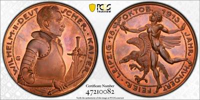 万国钱币拍卖第059期 - PCGS SP64RB 1913年德国莱比锡战役百年纪念铜章 德章大神卡尔哥茨早期作品 40mm 唯一评级记录冠军分 罕见品种 高浮雕，精制工艺。丝滑底板拥有大量均匀的红棕色光泽，令人赏心悦目。设计极佳，精美绝伦。正面:德皇威廉二世身着铠甲半身像，手持宝剑与权杖，左侧有罕见的作者KG签名缩写。背面:裸体青年手持橡树叶，飞翔的德意志雄鹰伴其左右。莱比锡战役，又称民族会战。拿破仑惨败，被迫返回法国。